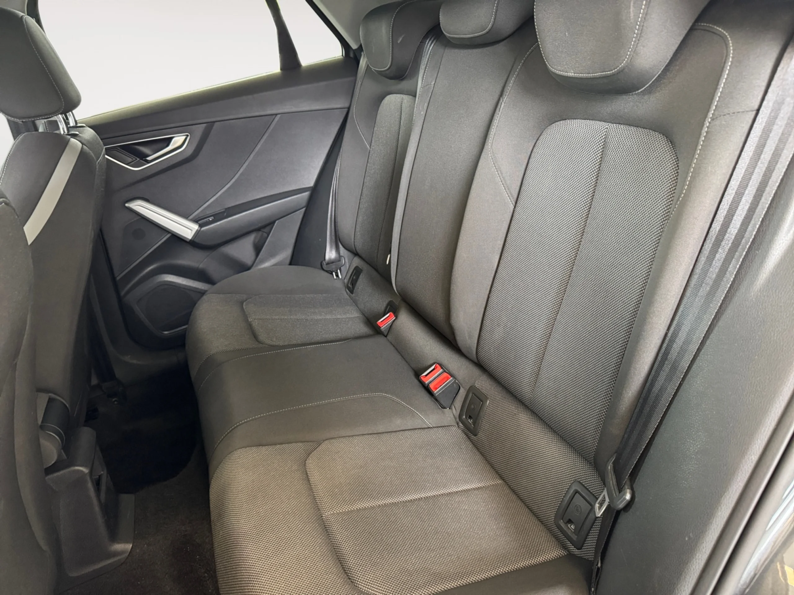 AUDI Q2 BLACK LINE 35 TFSI 110KW S TRONIC - Foto 6