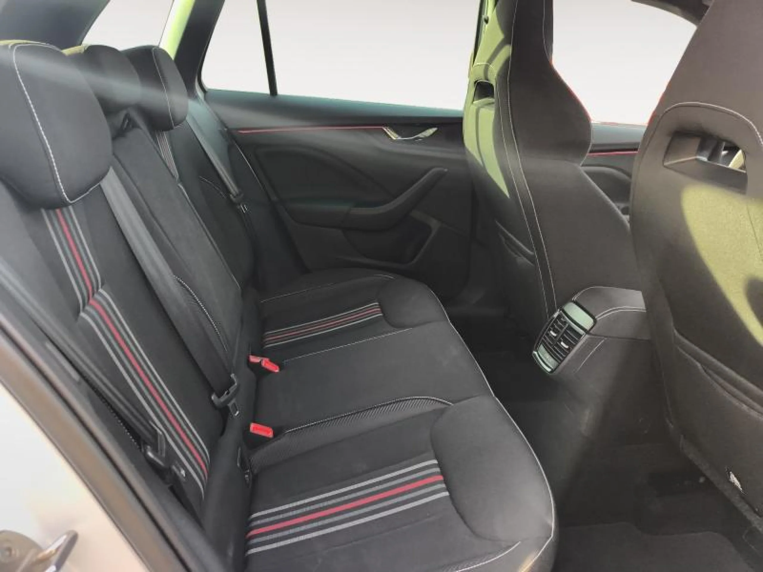 SKODA KAMIQ 1.0 TSI 85KW (115CV) DSG MONTE CARLO - Foto 4