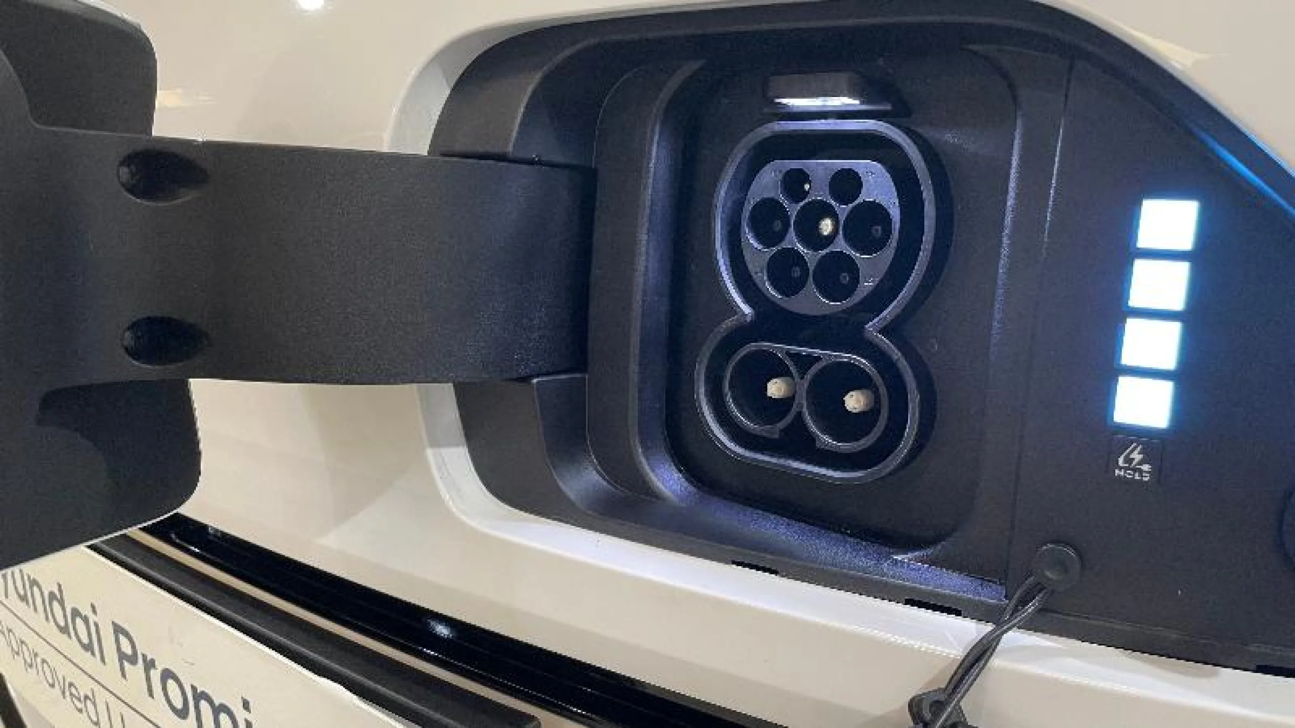 HYUNDAI KONA EV 150KW 65KWH BLACK LINE - Foto 3