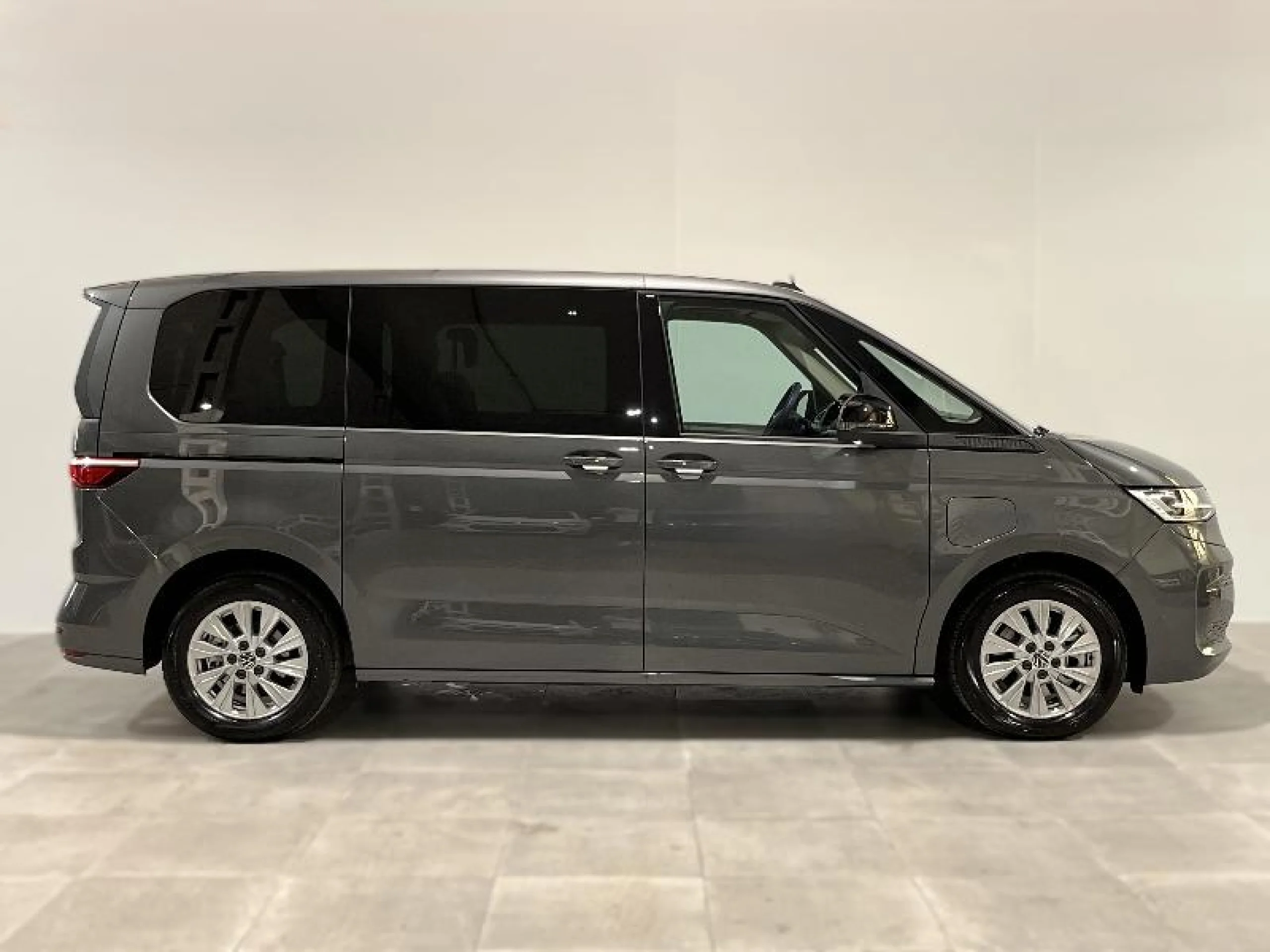 VOLKSWAGEN Multivan PHEV 1.4 TSI 160KW (218CV) DSG B.CORTA - Foto 3
