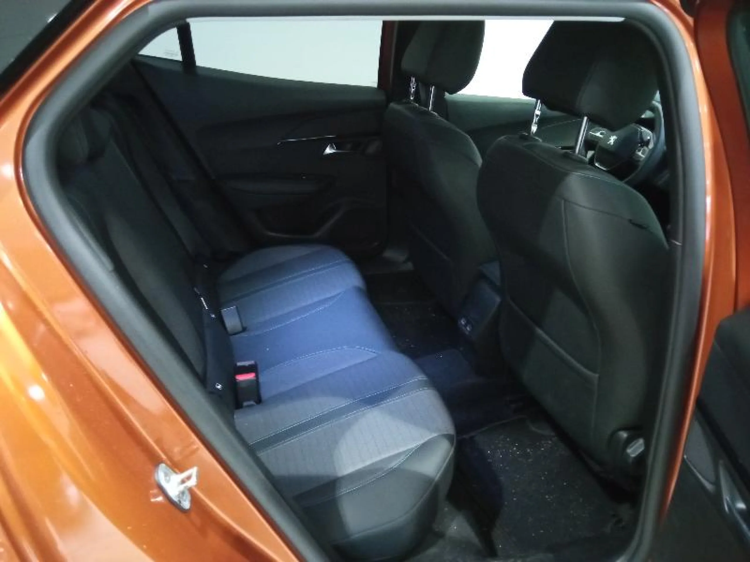 PEUGEOT 2008 ALLURE PURETECH 130 S&S BVM6 - Foto 7