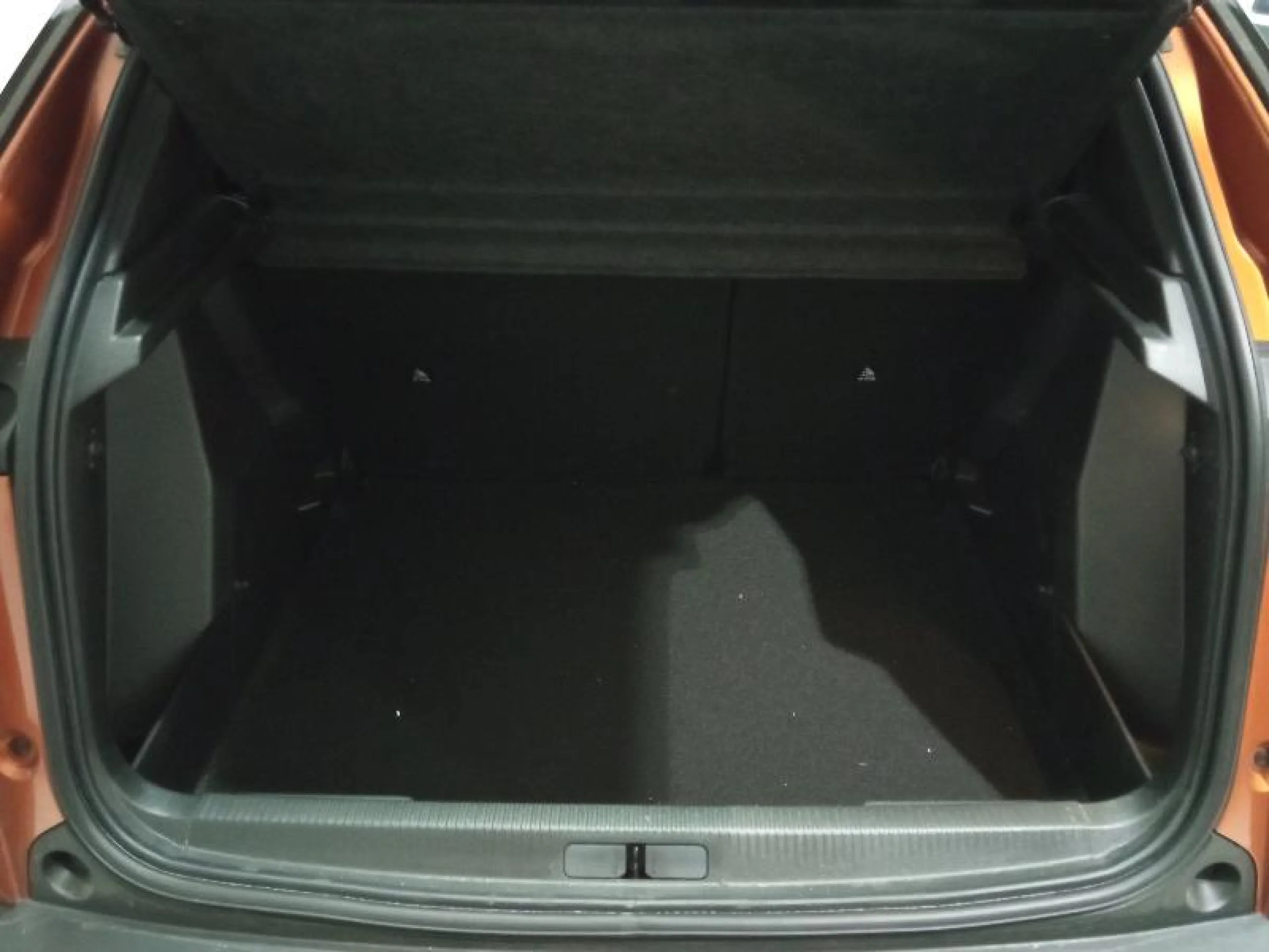 PEUGEOT 2008 ALLURE PURETECH 130 S&S BVM6 - Foto 8