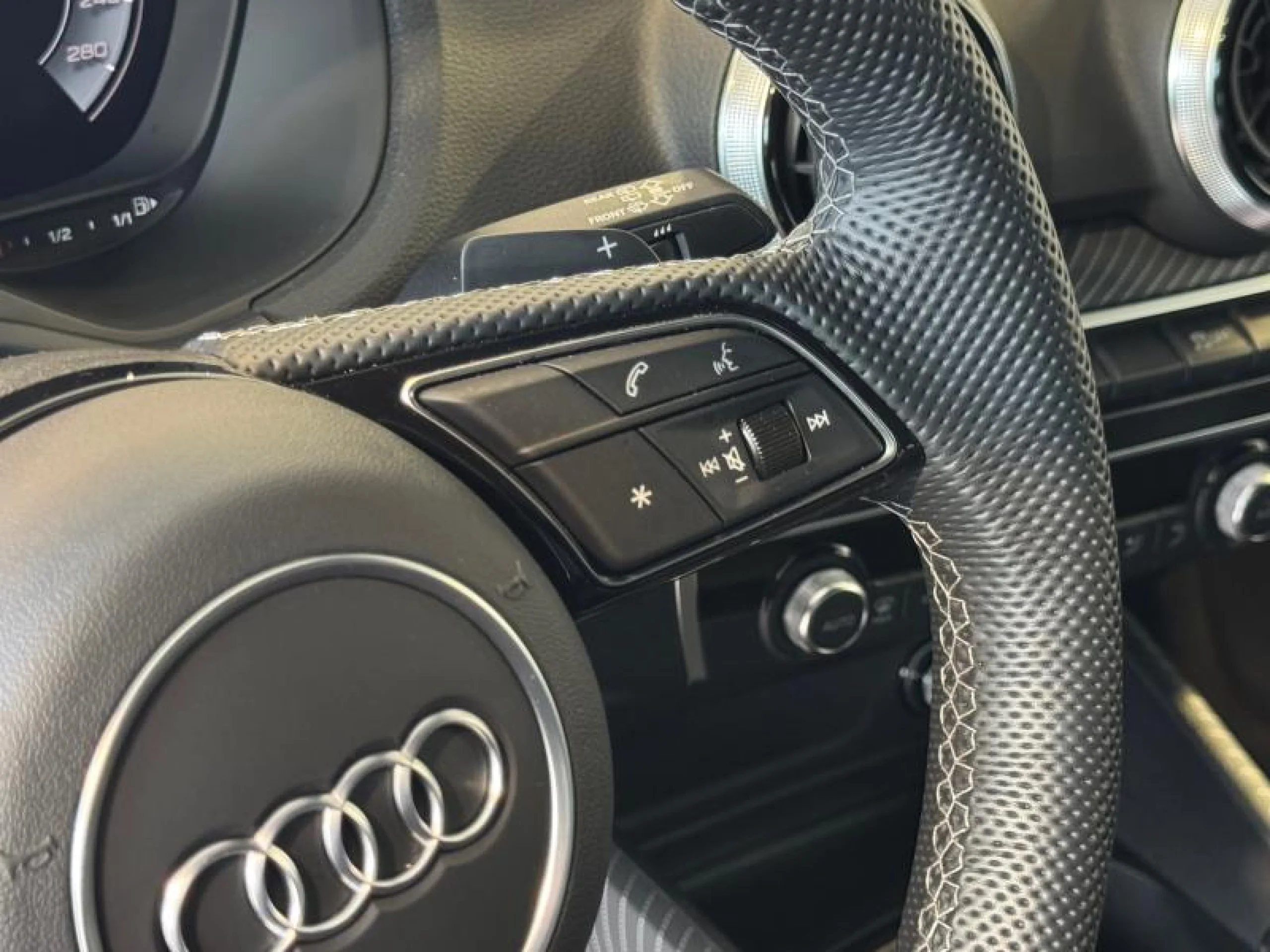 AUDI Q2 ADRENALIN 35 TFSI 110KW (150CV) S TRONIC - Foto 9