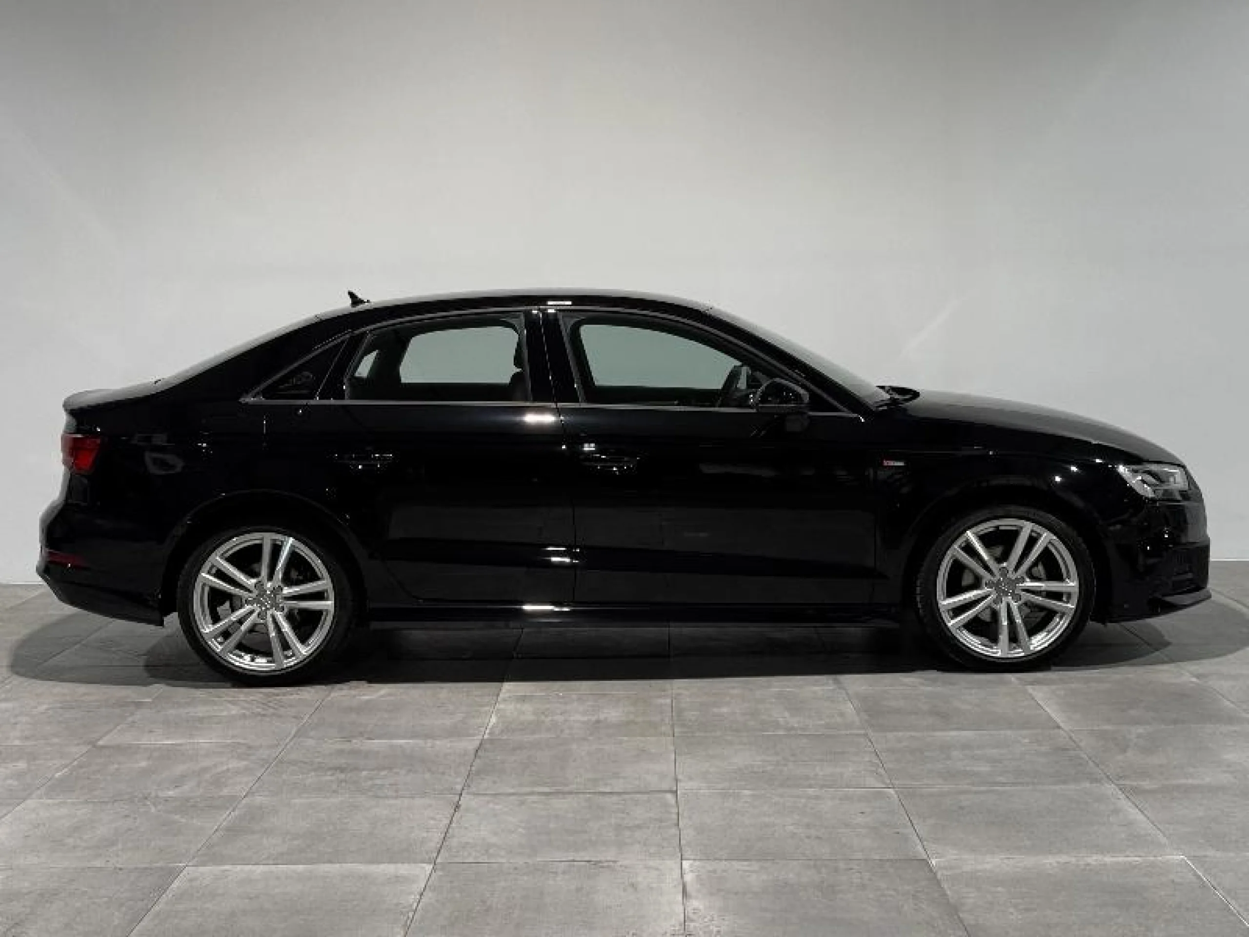 AUDI A3 SEDAN S LINE 35 TFSI 110KW S TRONIC - Foto 3