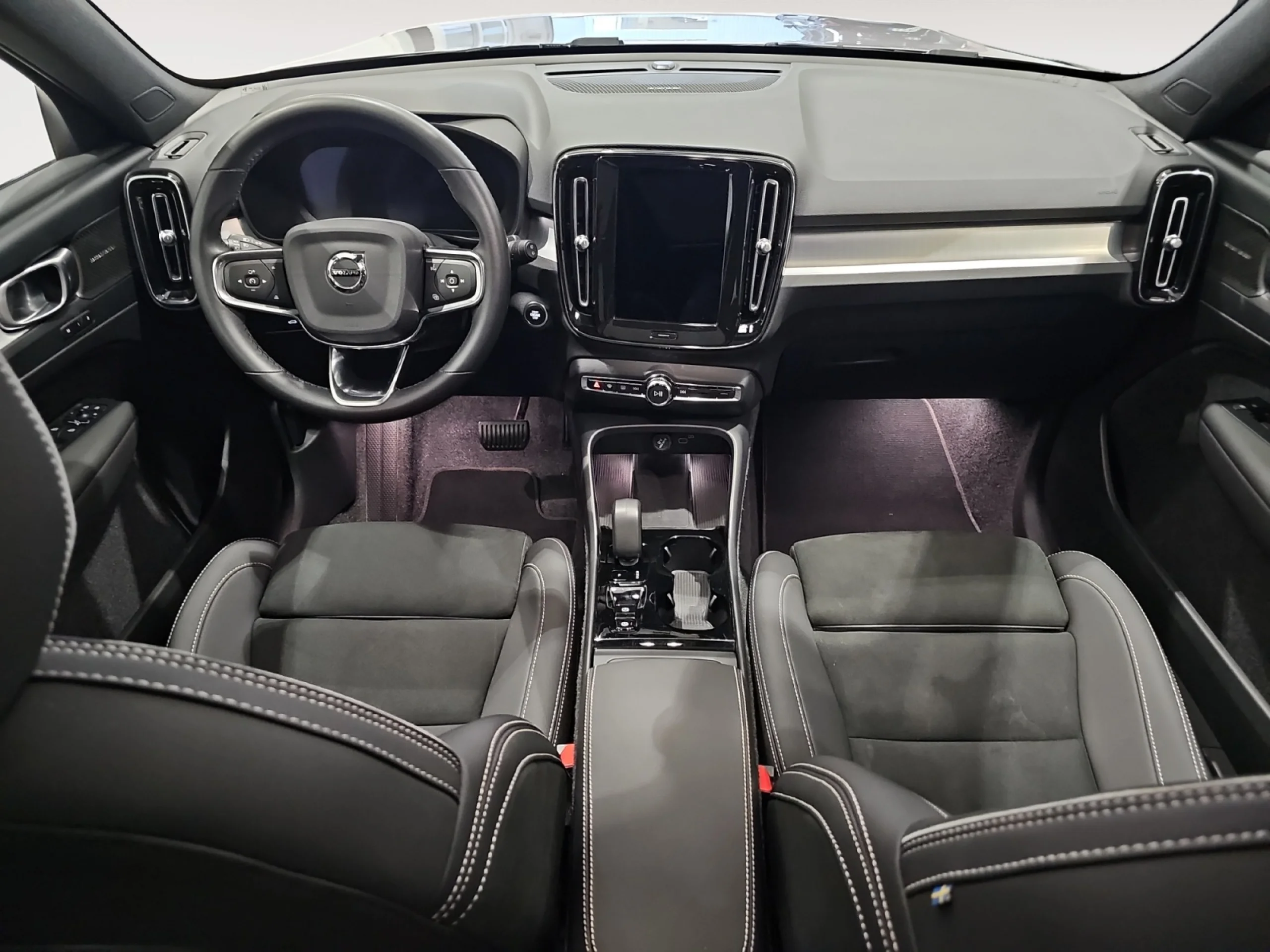 VOLVO XC40 2.0 B3 G PLUS DARK AUTO - Foto 4
