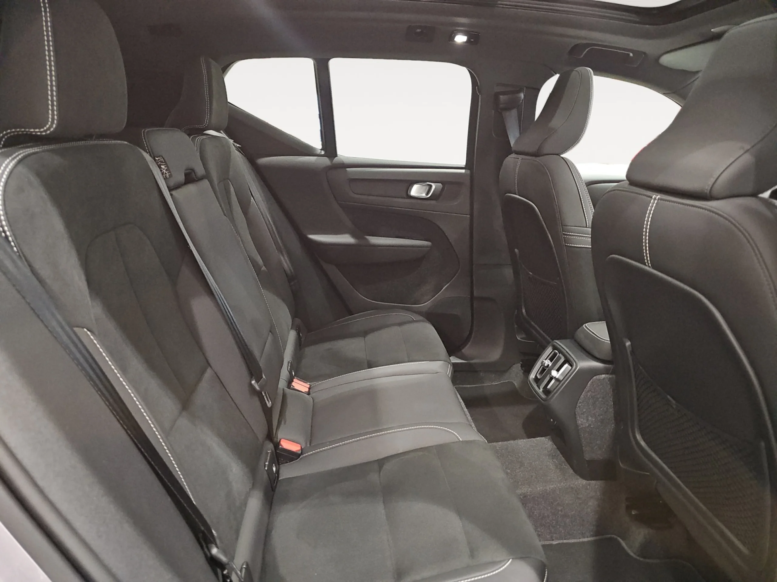 VOLVO XC40 2.0 B3 G PLUS DARK AUTO - Foto 6