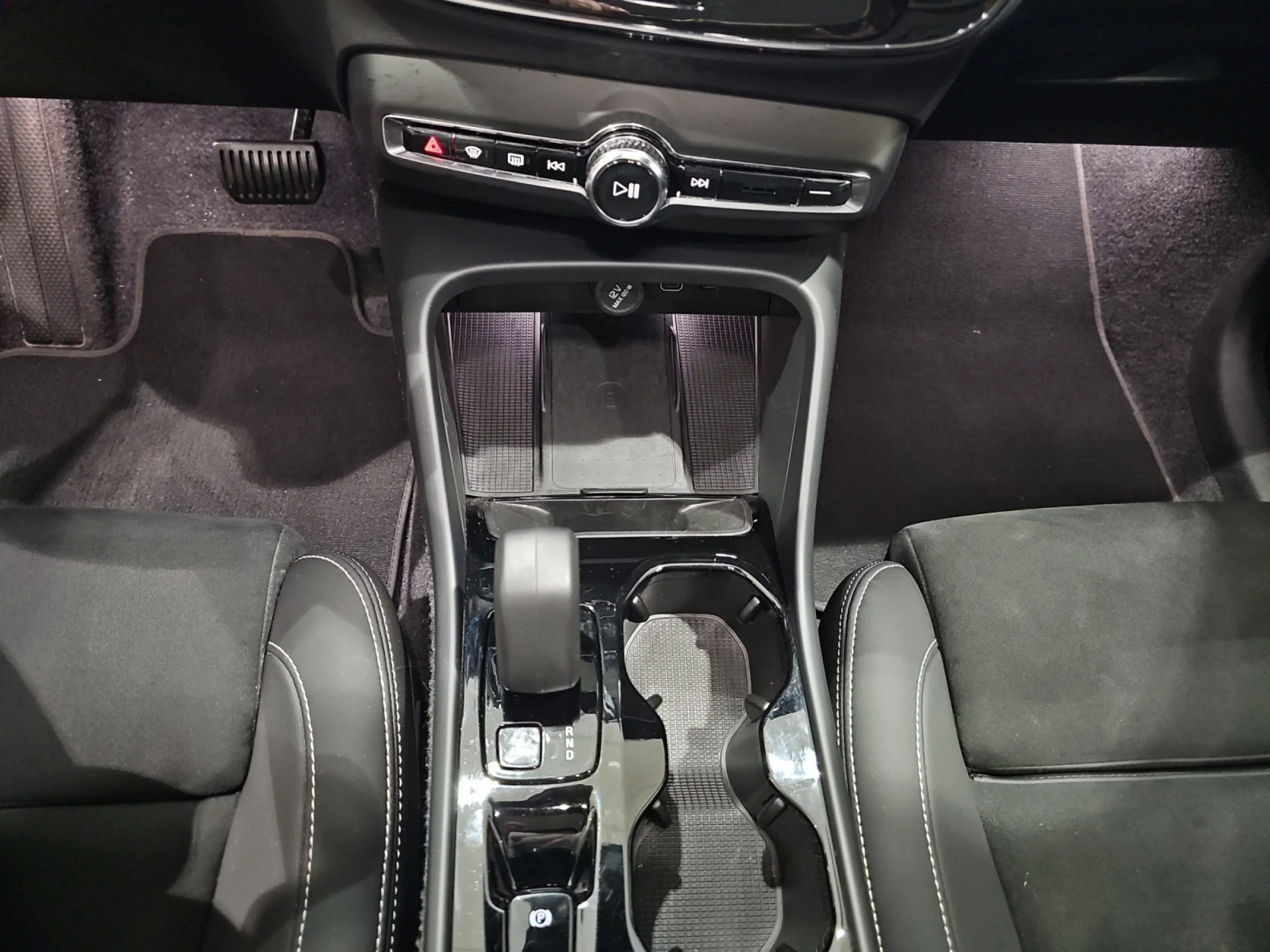 VOLVO XC40 2.0 B3 G PLUS DARK AUTO - Foto 11