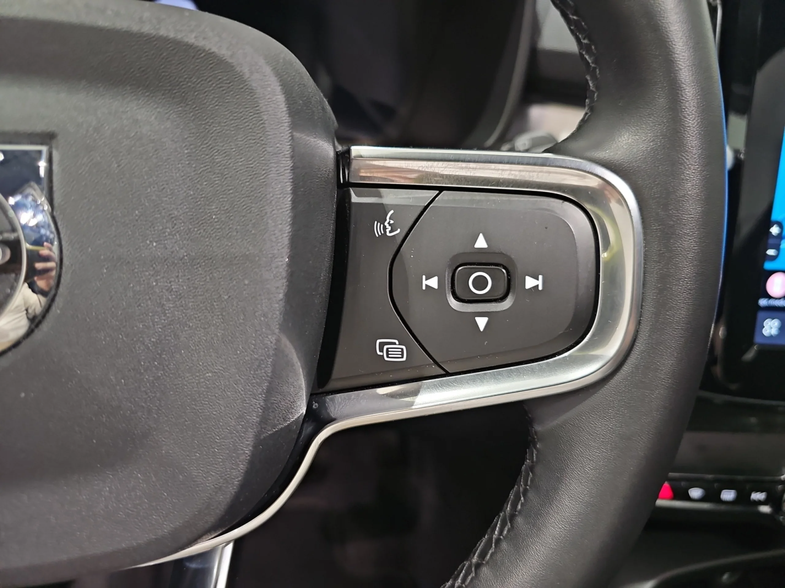 VOLVO XC40 2.0 B3 G PLUS DARK AUTO - Foto 13