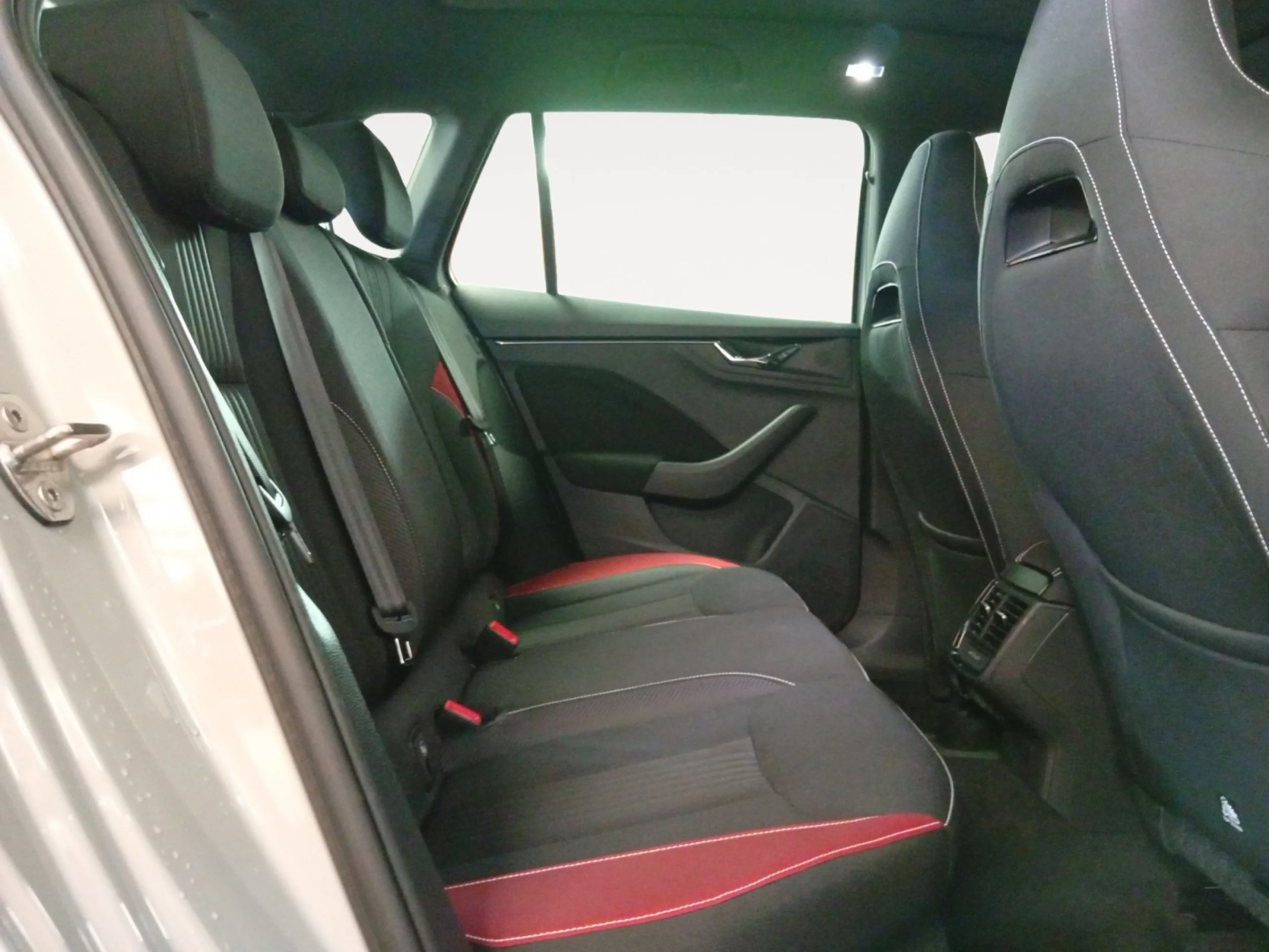 SKODA KAMIQ 1.5 TSI 110KW (150CV) DSG MONTECARLO - Foto 6