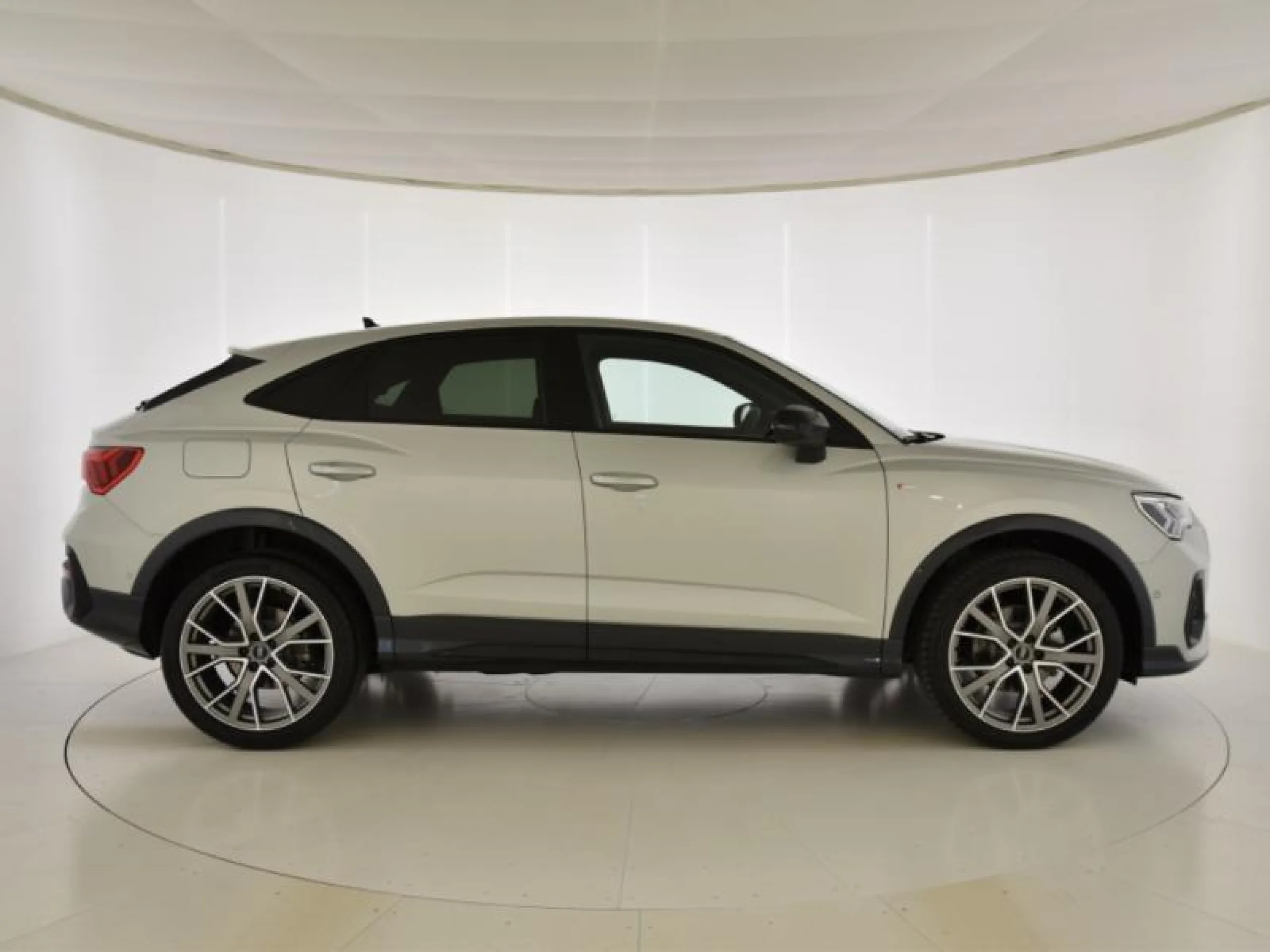 AUDI Q3 SPORTBACK BLACK LINE 35 TDI 110KW (150CV) S TRONIC - Foto 3