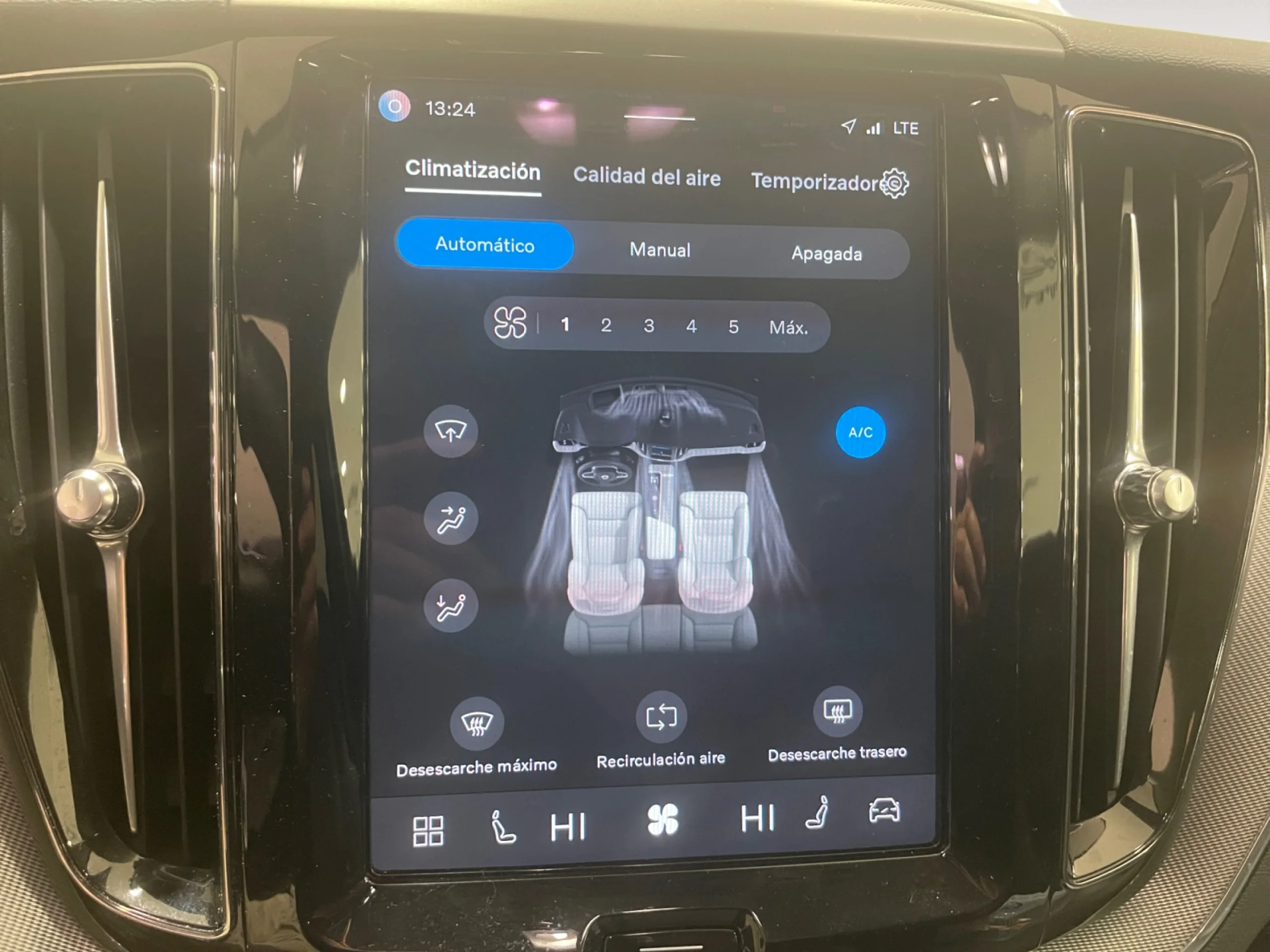 VOLVO XC60 2.0 B5 G AWD PLUS DARK AUTO - Foto 14