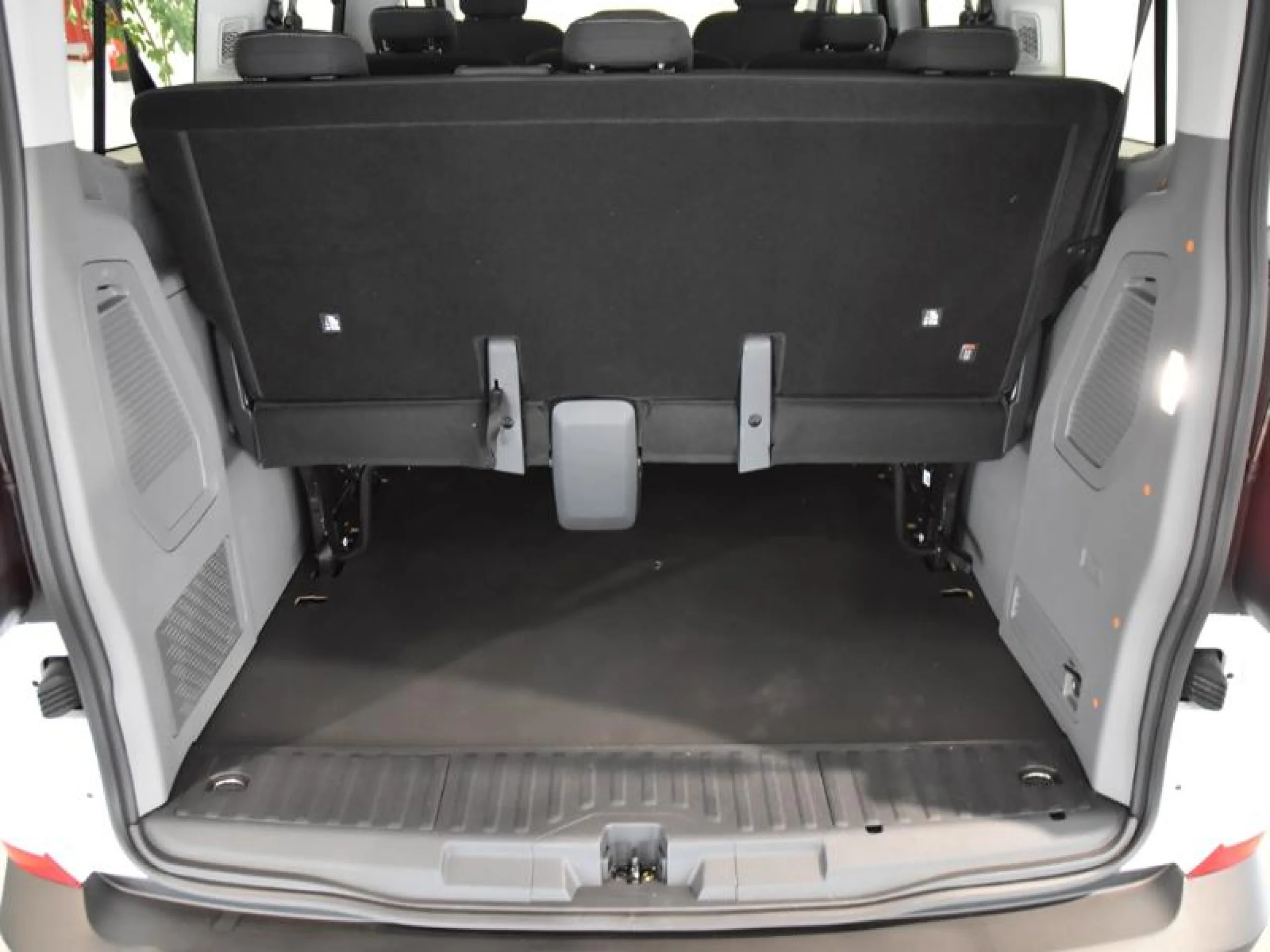 VW COMERCIALES CARAVELLE CARAVELLE   CARAVELLE  BATALLA CORTA  2.0 TDI 81 KW (110 CV) 6 VEL. - Foto 8