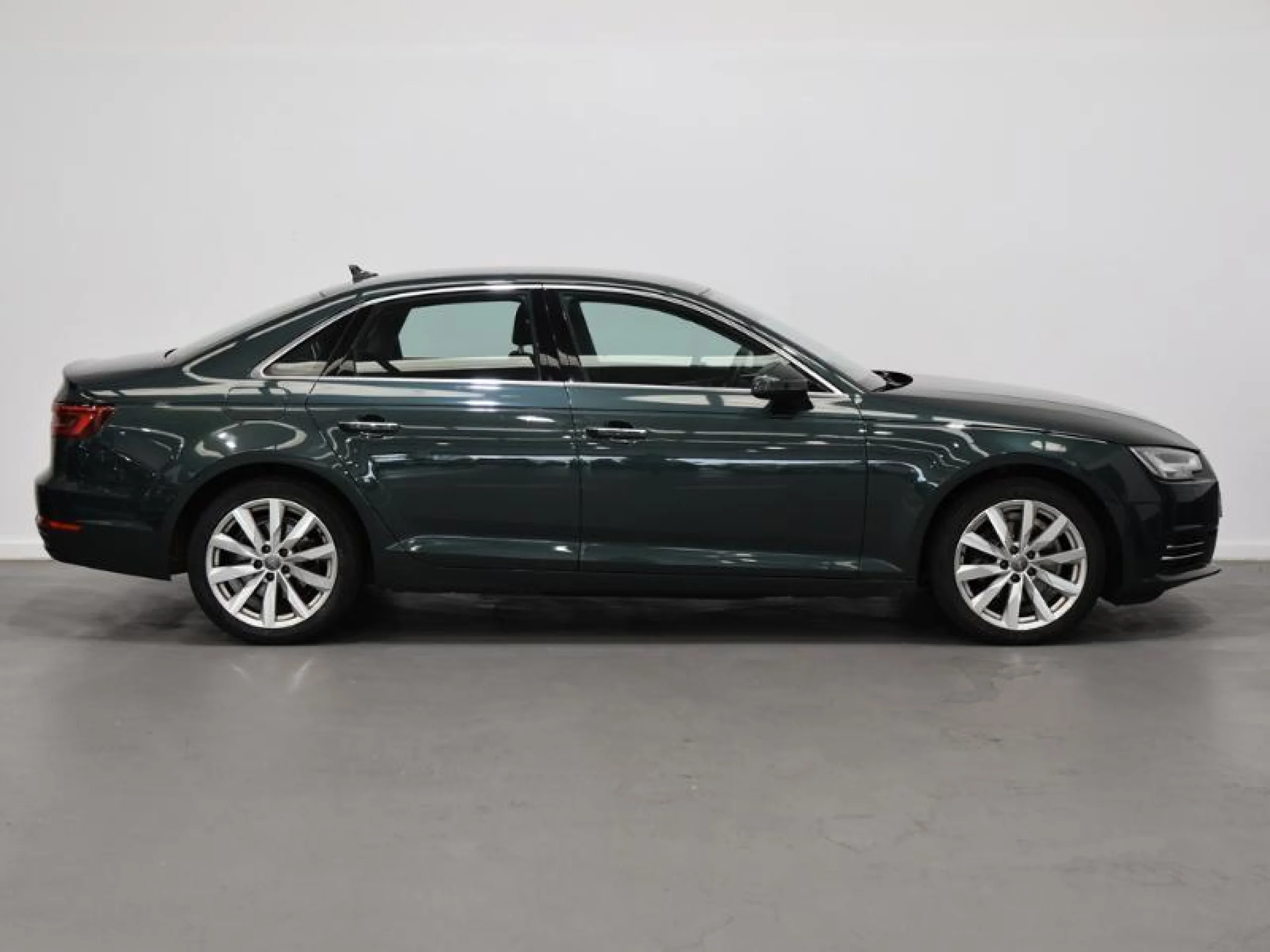 AUDI A4 DESIGN ED 2.0 TDI 110KW (150CV) S TRONIC - Foto 3
