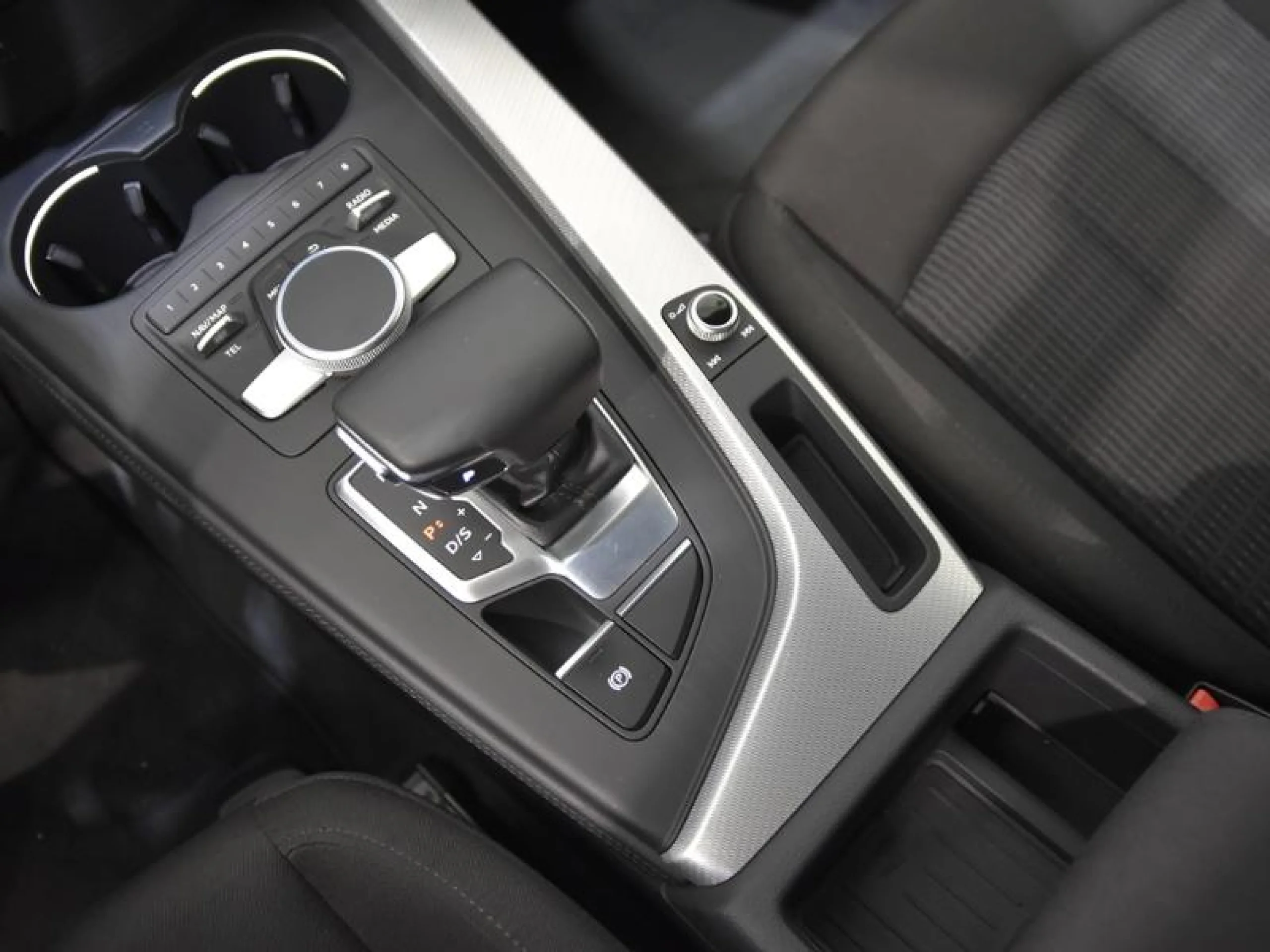 AUDI A4 DESIGN ED 2.0 TDI 110KW (150CV) S TRONIC - Foto 11