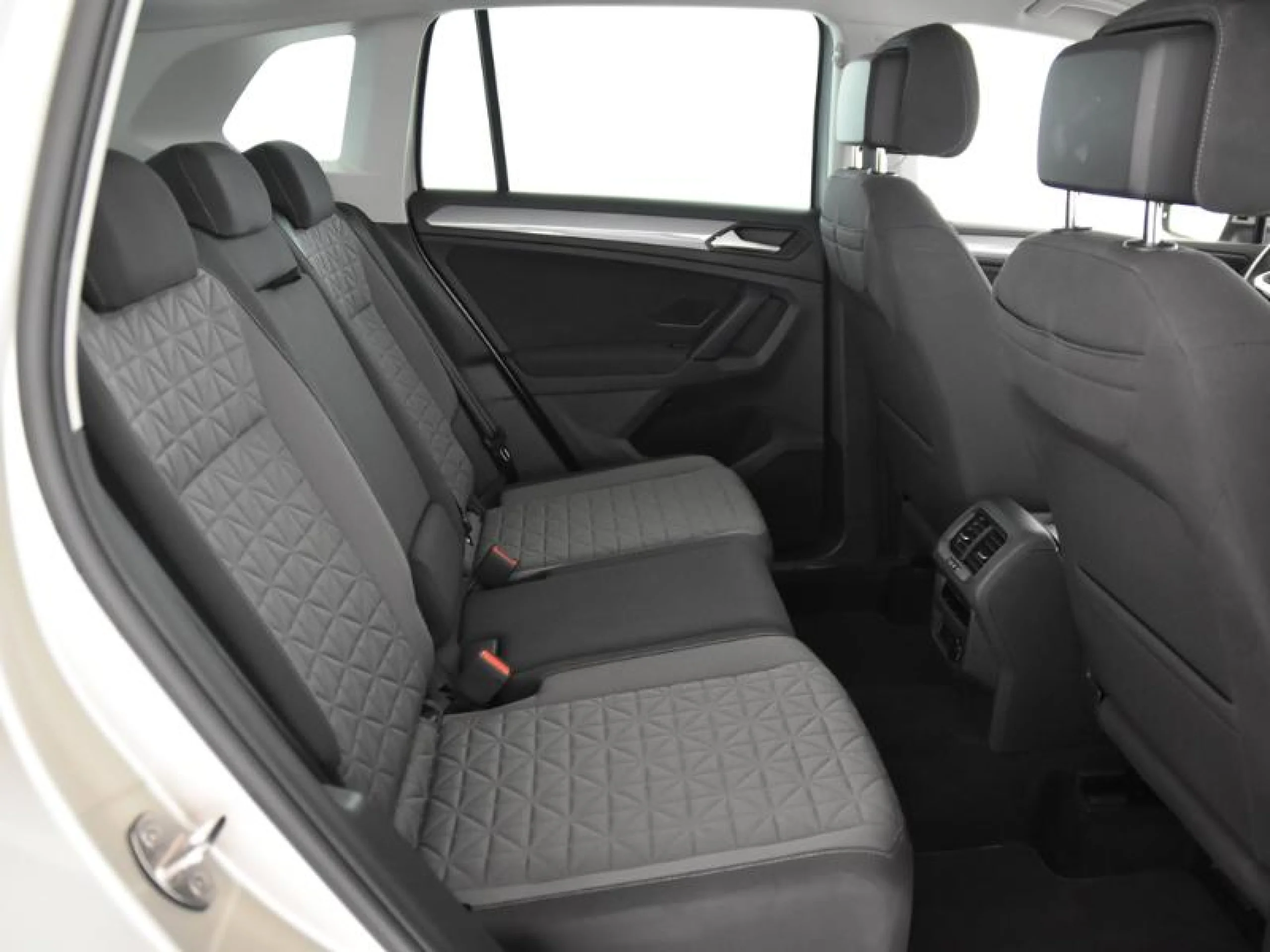 VOLKSWAGEN TIGUAN LIFE 2.0 TDI 110KW (150CV) - Foto 6