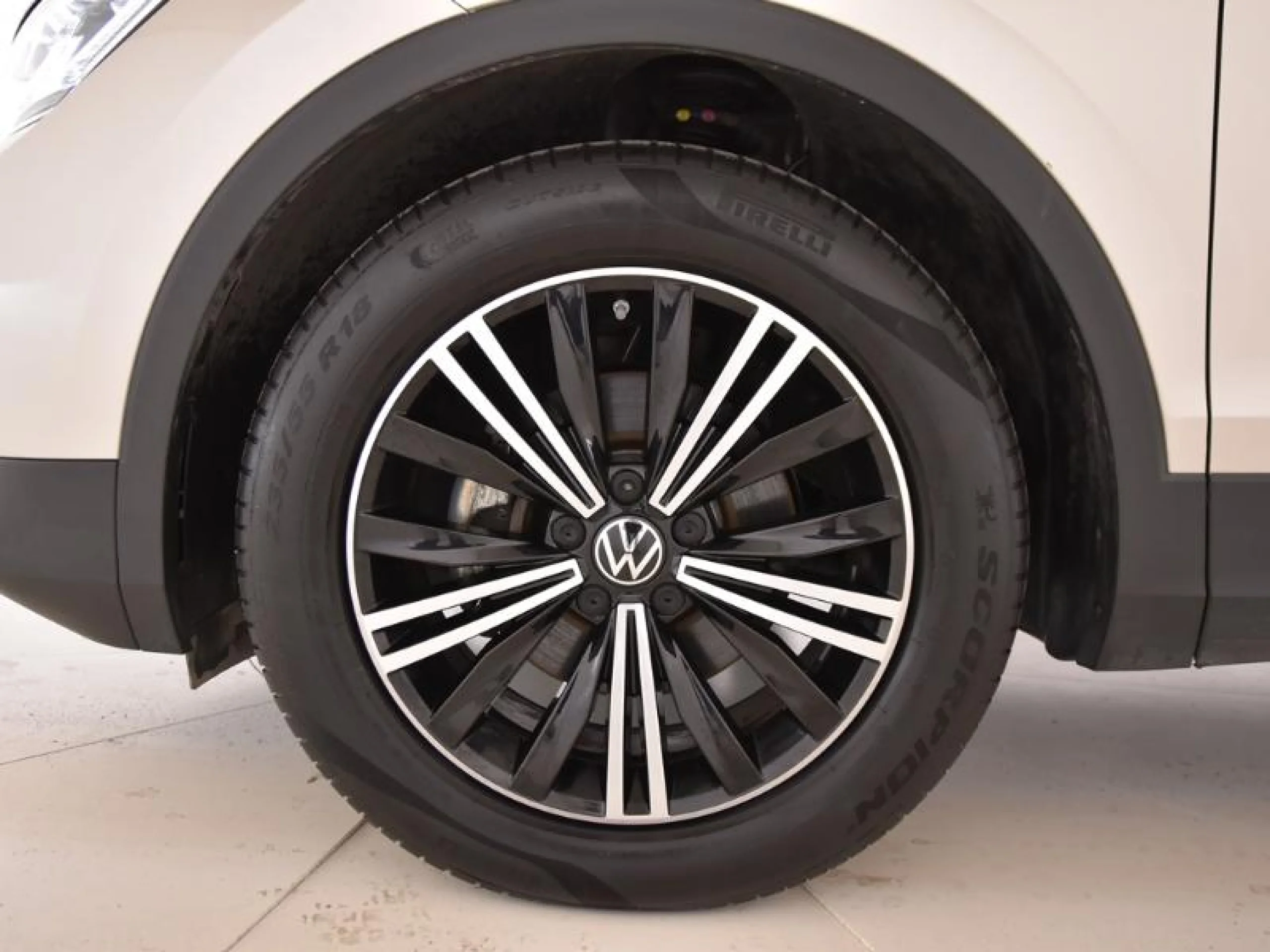 VOLKSWAGEN TIGUAN LIFE 2.0 TDI 110KW (150CV) - Foto 8