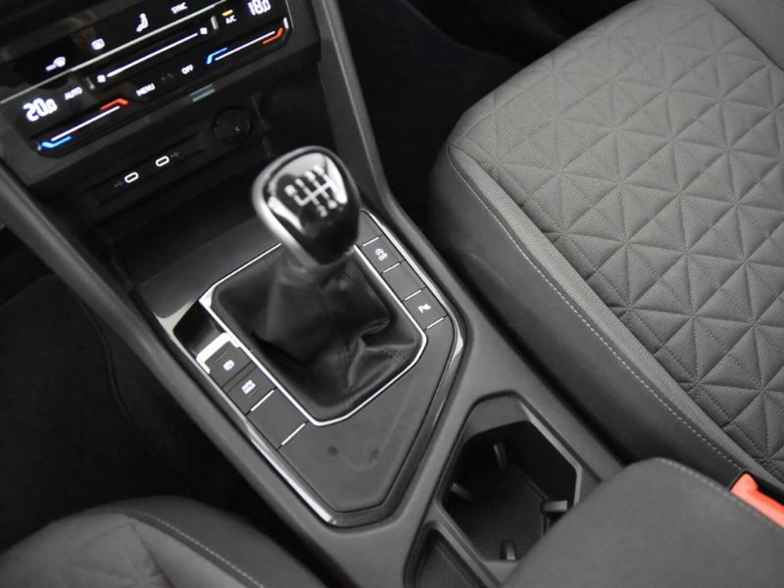 VOLKSWAGEN TIGUAN LIFE 2.0 TDI 110KW (150CV) - Foto 10