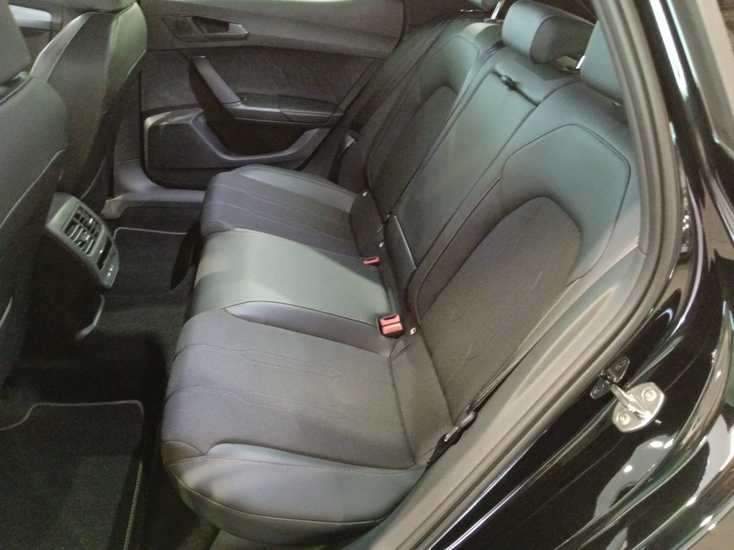 CUPRA LEON 1.5 ETSI 110KW (150CV) DSG - Foto 6