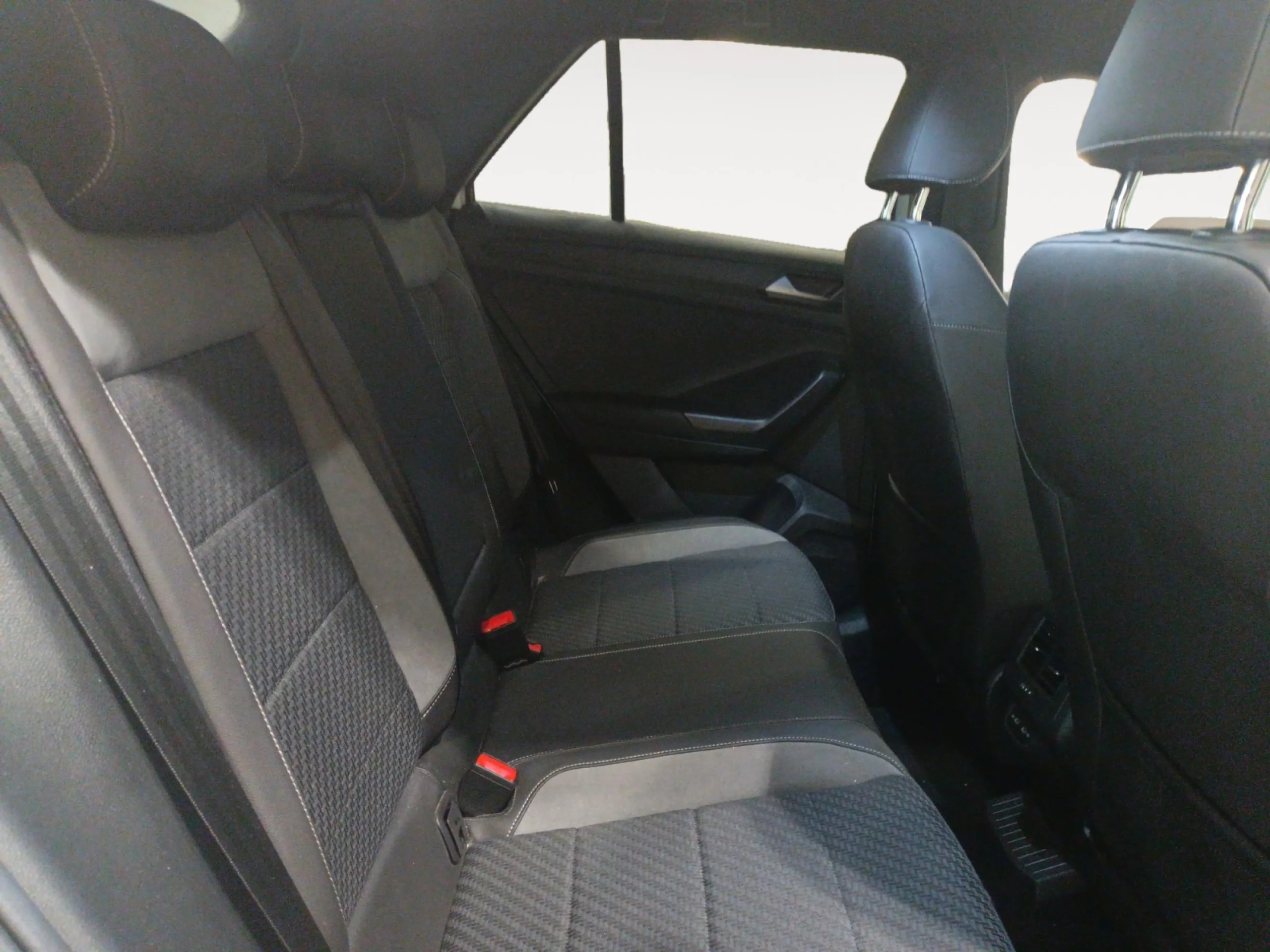 VOLKSWAGEN T ROC SPORT 1.5 TSI 110KW (150CV) DSG - Foto 6