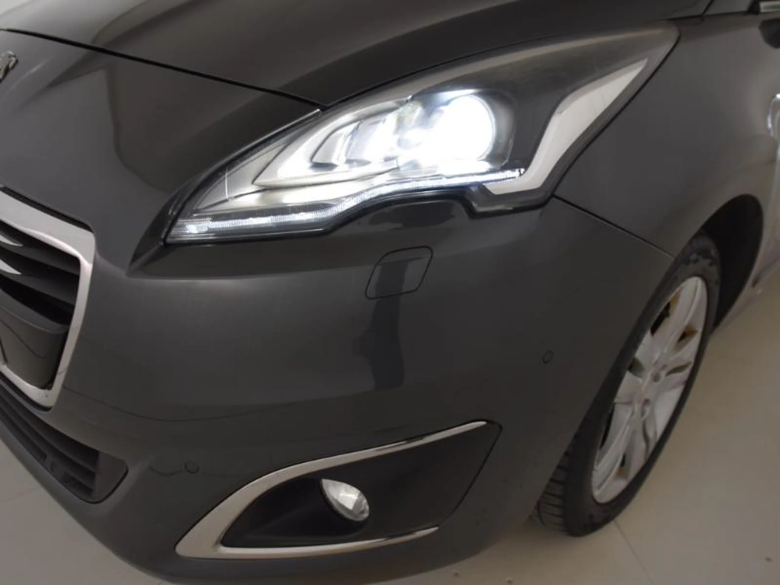 PEUGEOT 5008 ACTIVE 1.6 BLUEHDI 120 FAP - Foto 19