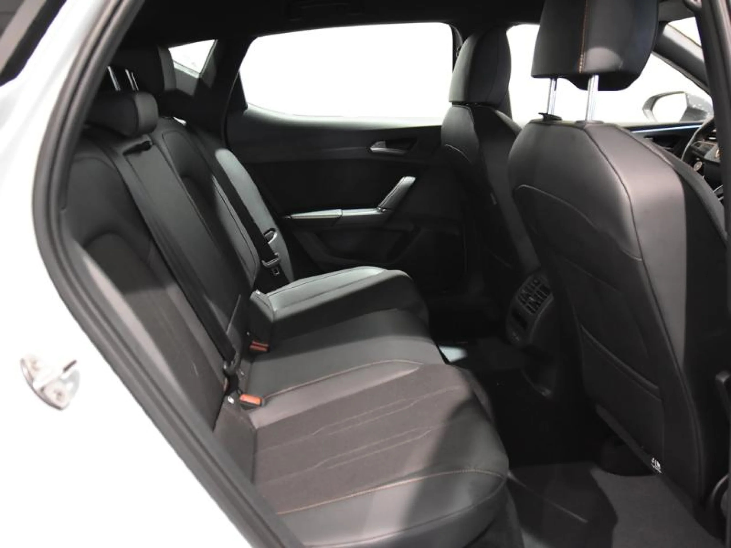 CUPRA LEON 1.5 ETSI 110KW (150CV) DSG - Foto 6