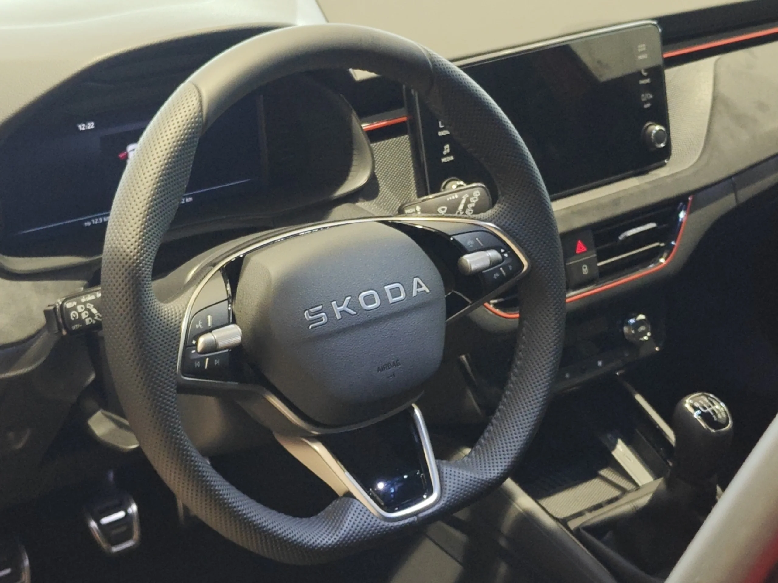 SKODA KAMIQ 1.0 TSI 85KW (115CV) SPORT - Foto 9