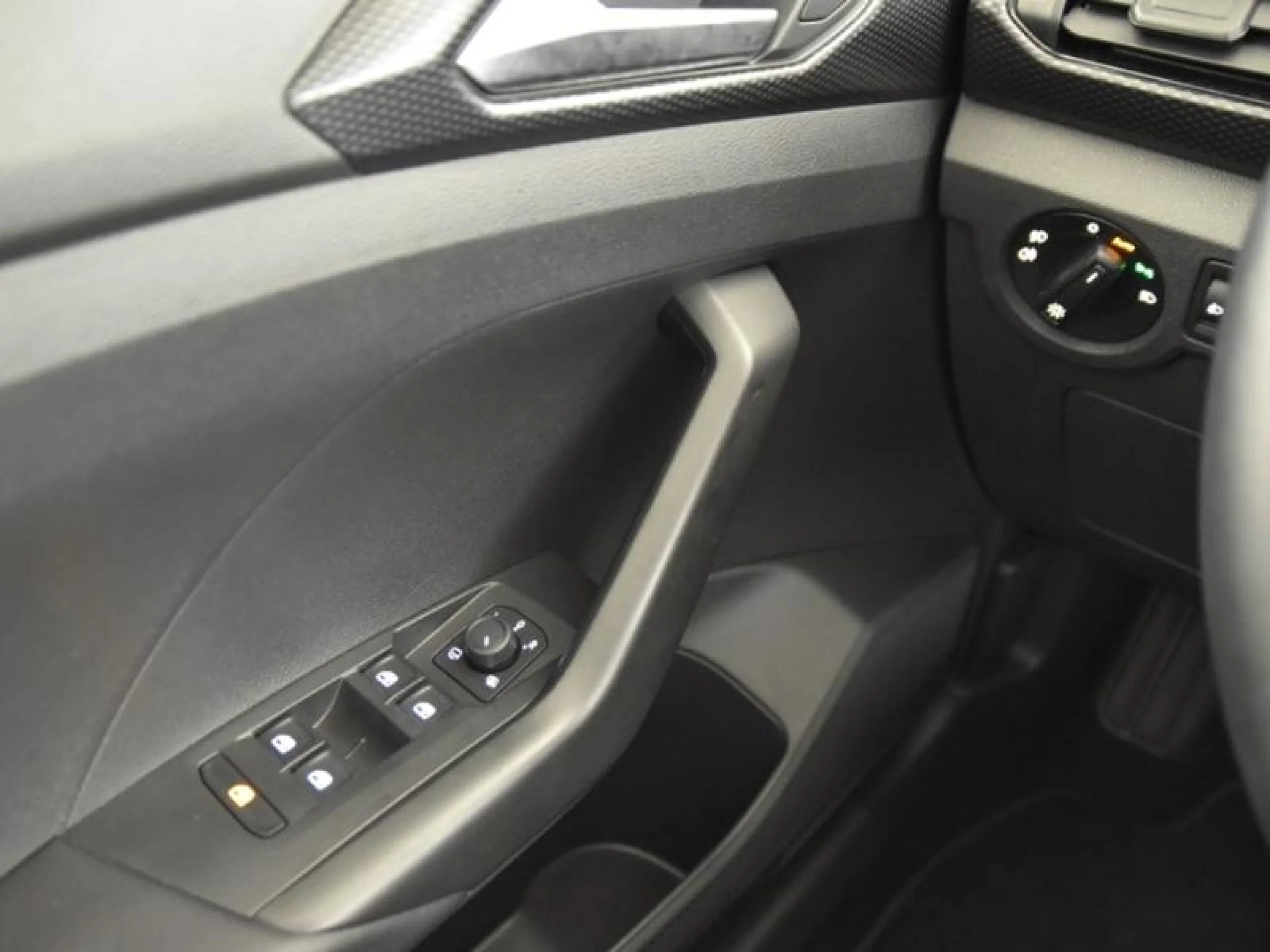 VOLKSWAGEN T CROSS ADVANCE 1.0 TSI 81KW (110CV) - Foto 16