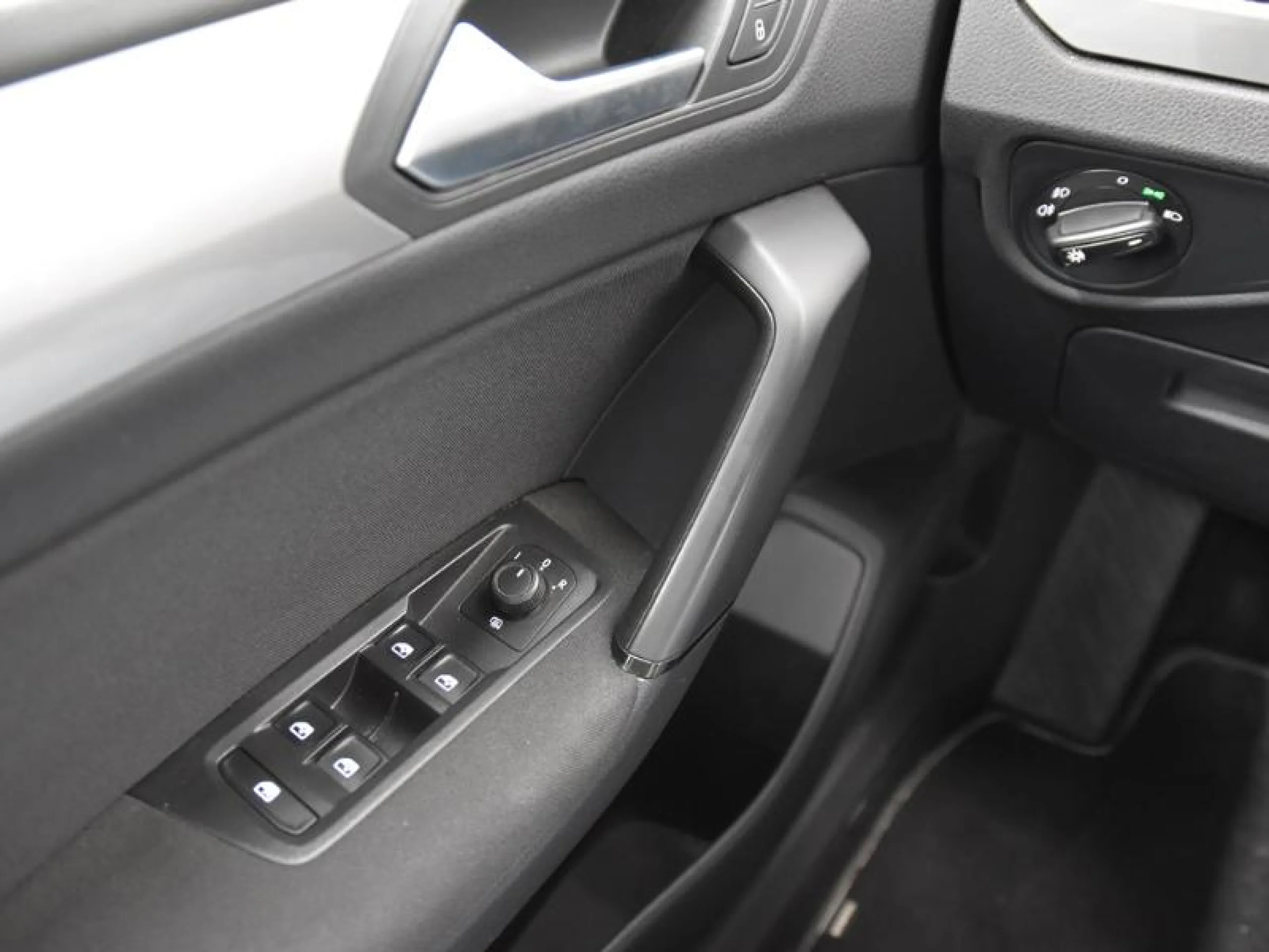 VOLKSWAGEN TOURAN BUSINESS & NAVI 1.6 TDI 85KW (115CV) - Foto 16