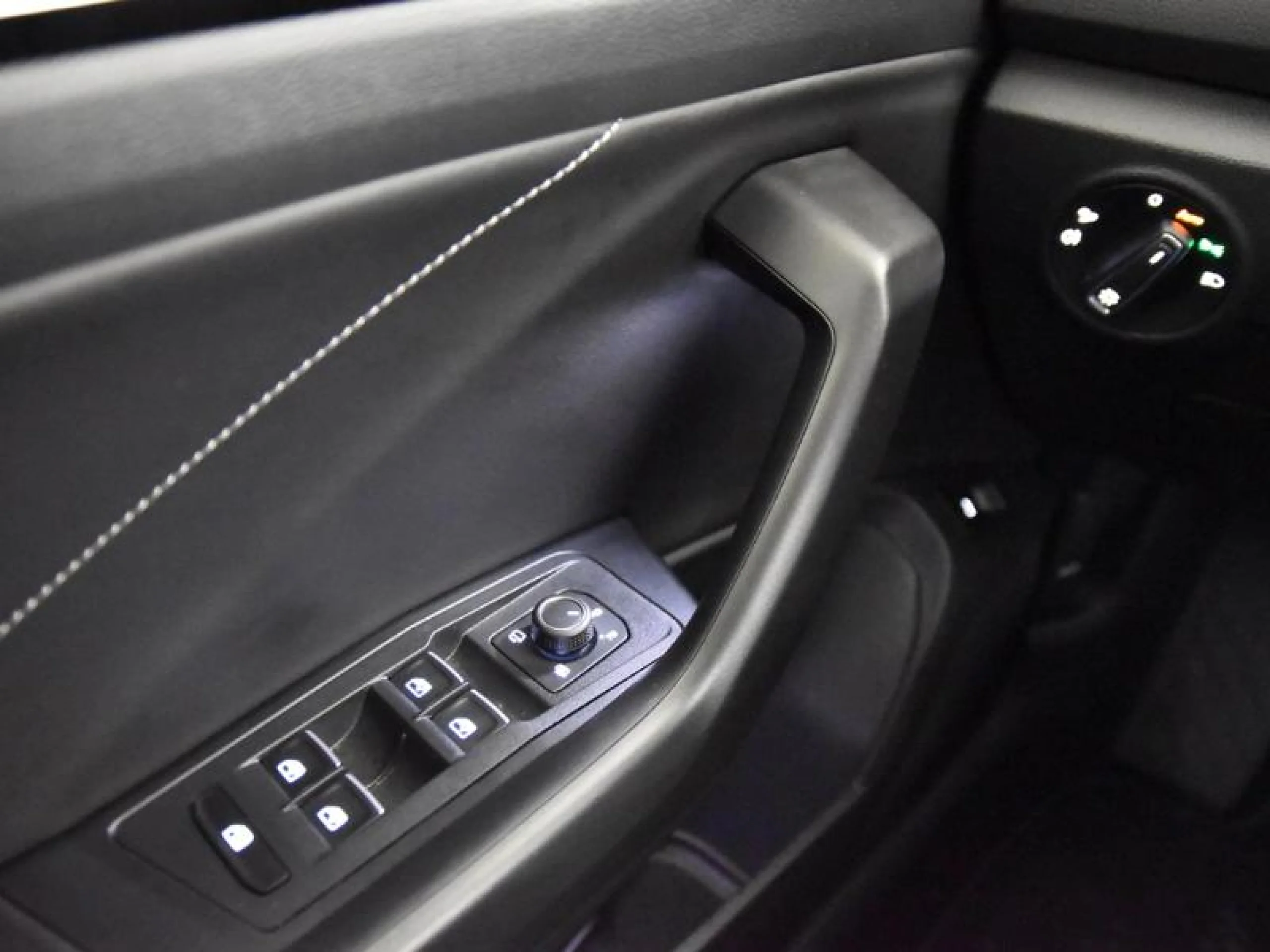 VOLKSWAGEN T ROC T ROC DARK LINE 1.0 TSI 85 KW (115 CV)  6 VEL. - Foto 17