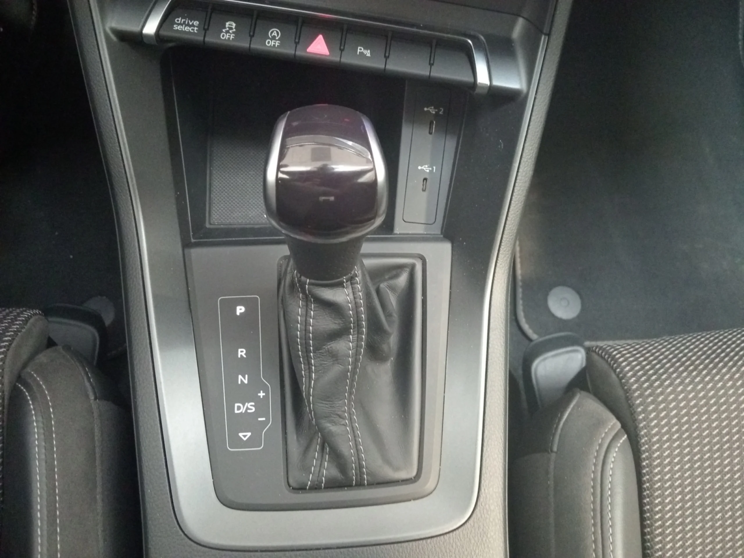 AUDI Q3 40 TFSI 140KW S TRONIC QUATTR BLACK LINE - Foto 13