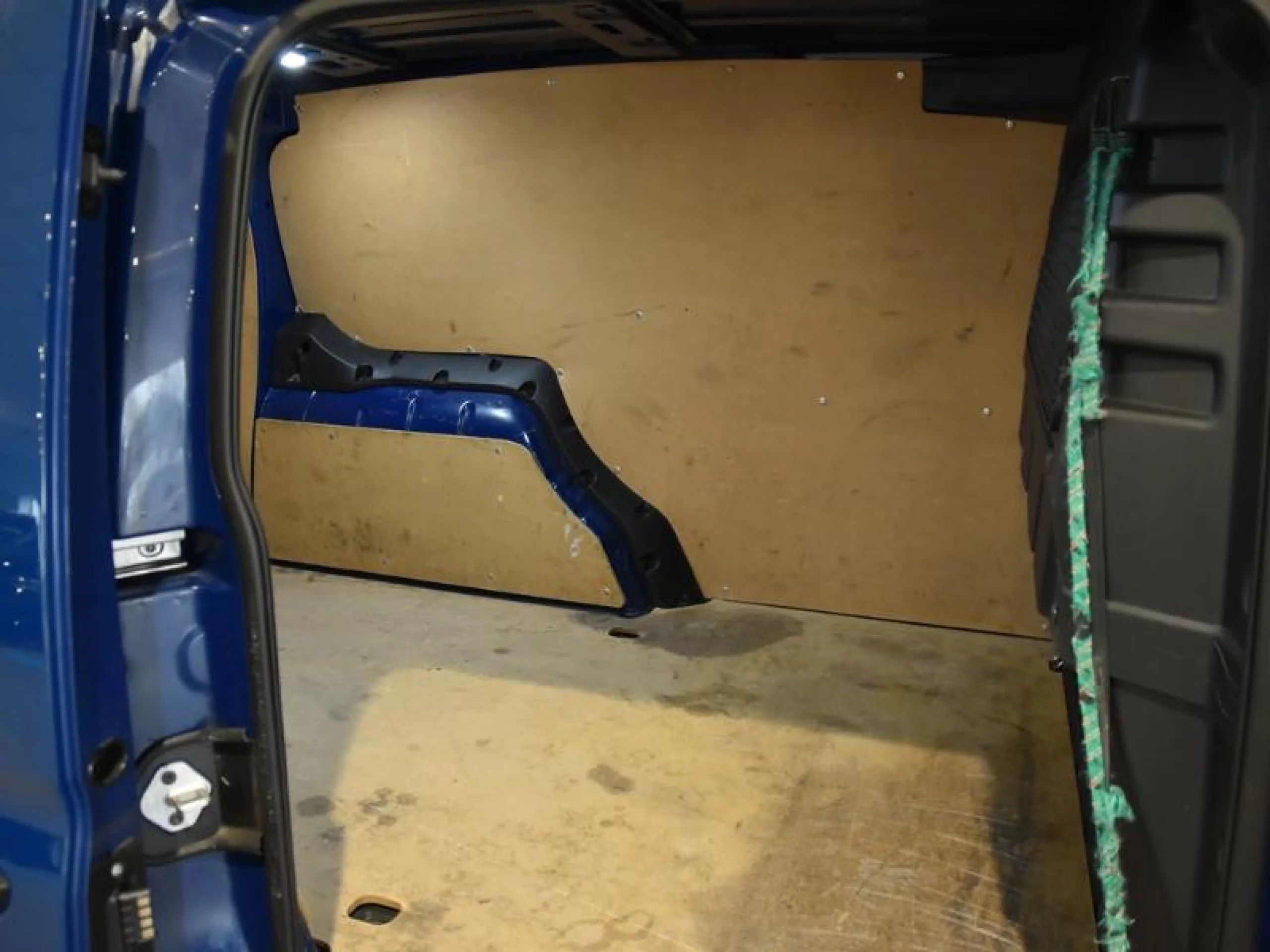 VW COMERCIALES Caddy CADDY CARGO MAXI MRW V2  2.0 TDI 75 KW (102 CV) 6 VEL. 2.300 - Foto 6