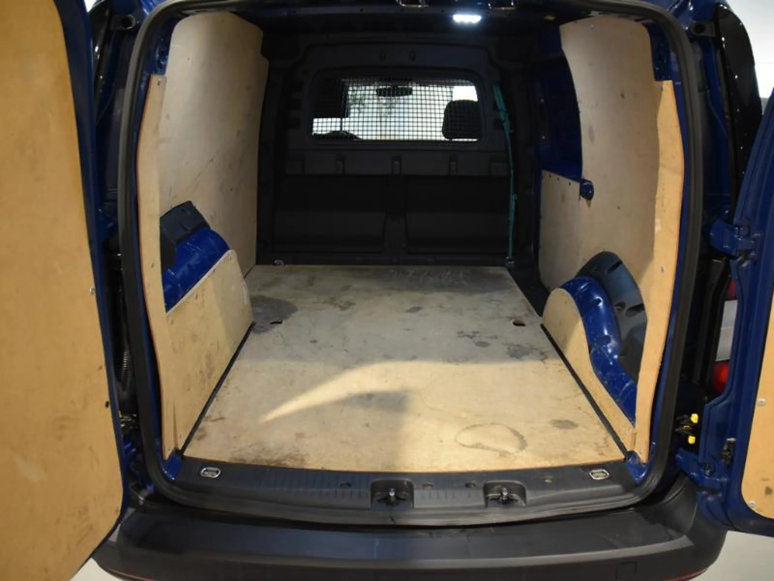 VW COMERCIALES Caddy CADDY CARGO MAXI MRW V2  2.0 TDI 75 KW (102 CV) 6 VEL. 2.300 - Foto 7