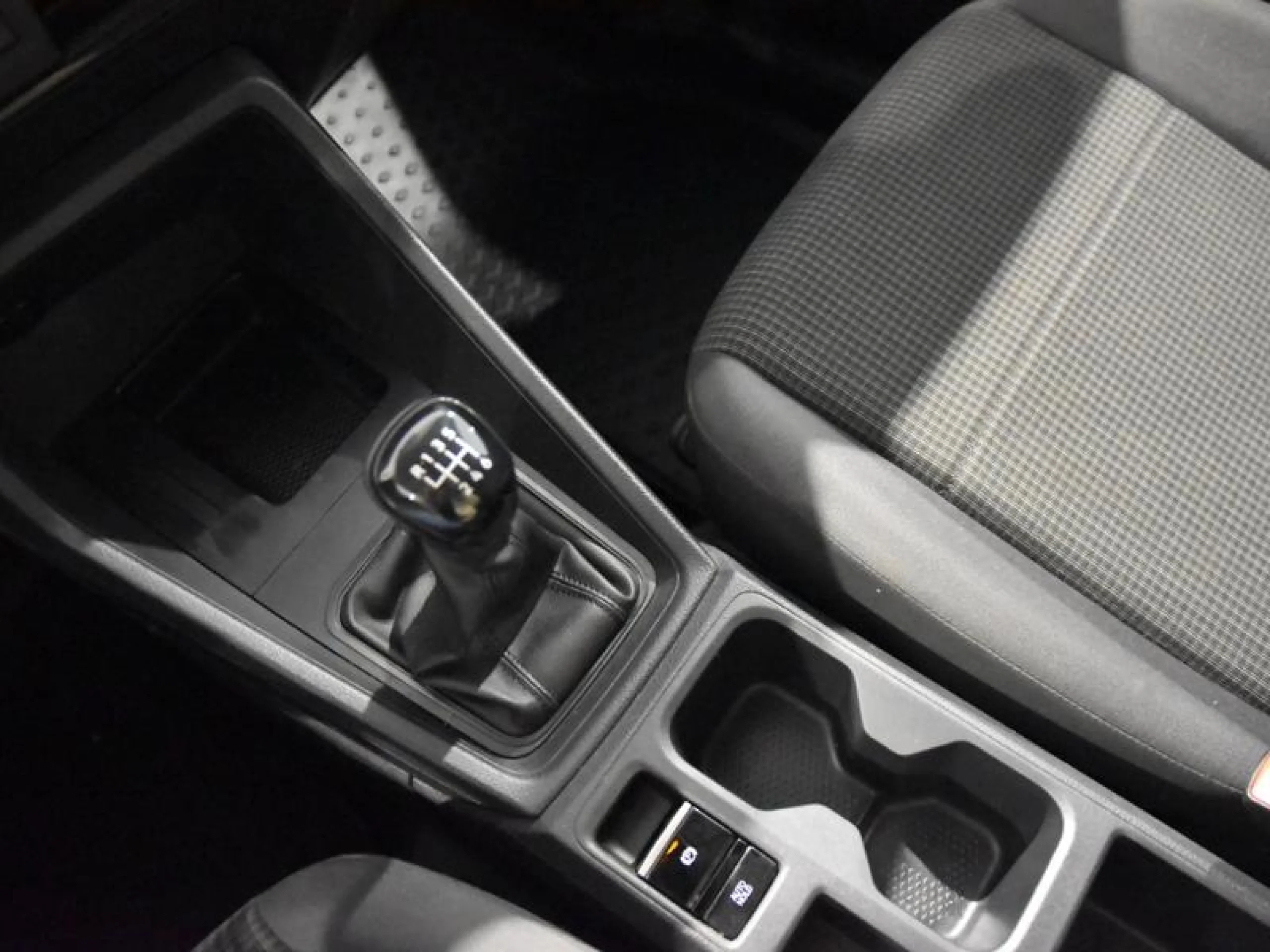 VW COMERCIALES Caddy CADDY CARGO MAXI MRW V2  2.0 TDI 75 KW (102 CV) 6 VEL. 2.300 - Foto 9