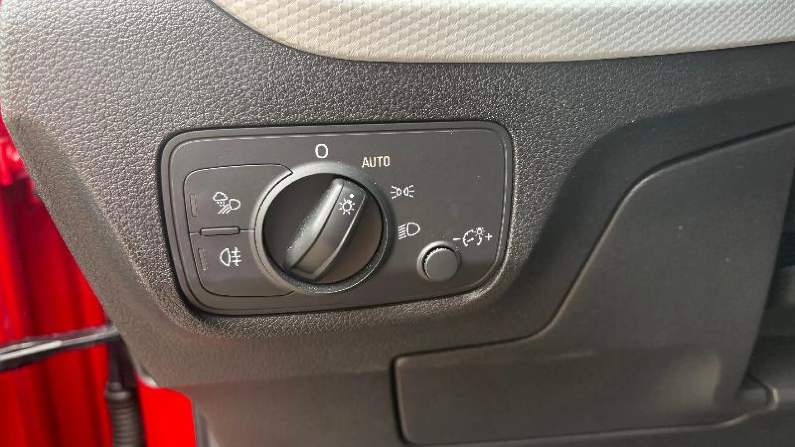 AUDI Q2 DESIGN 30 TDI 85KW (116CV) S TRONIC - Foto 18