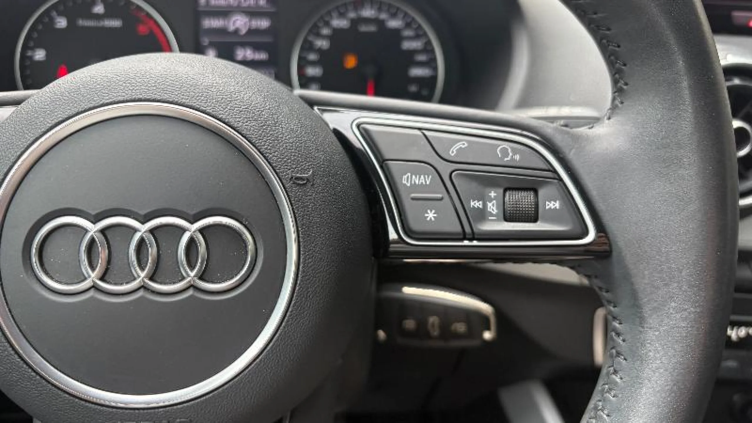 AUDI Q2 DESIGN 30 TDI 85KW (116CV) S TRONIC - Foto 21
