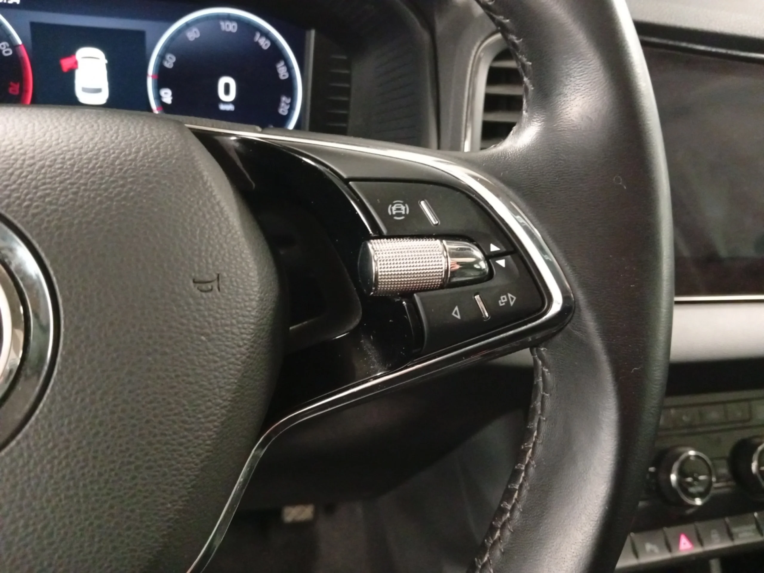 SKODA KAROQ 1.5 TSI 110KW (150CV) DSG ACT AMBITION - Foto 9