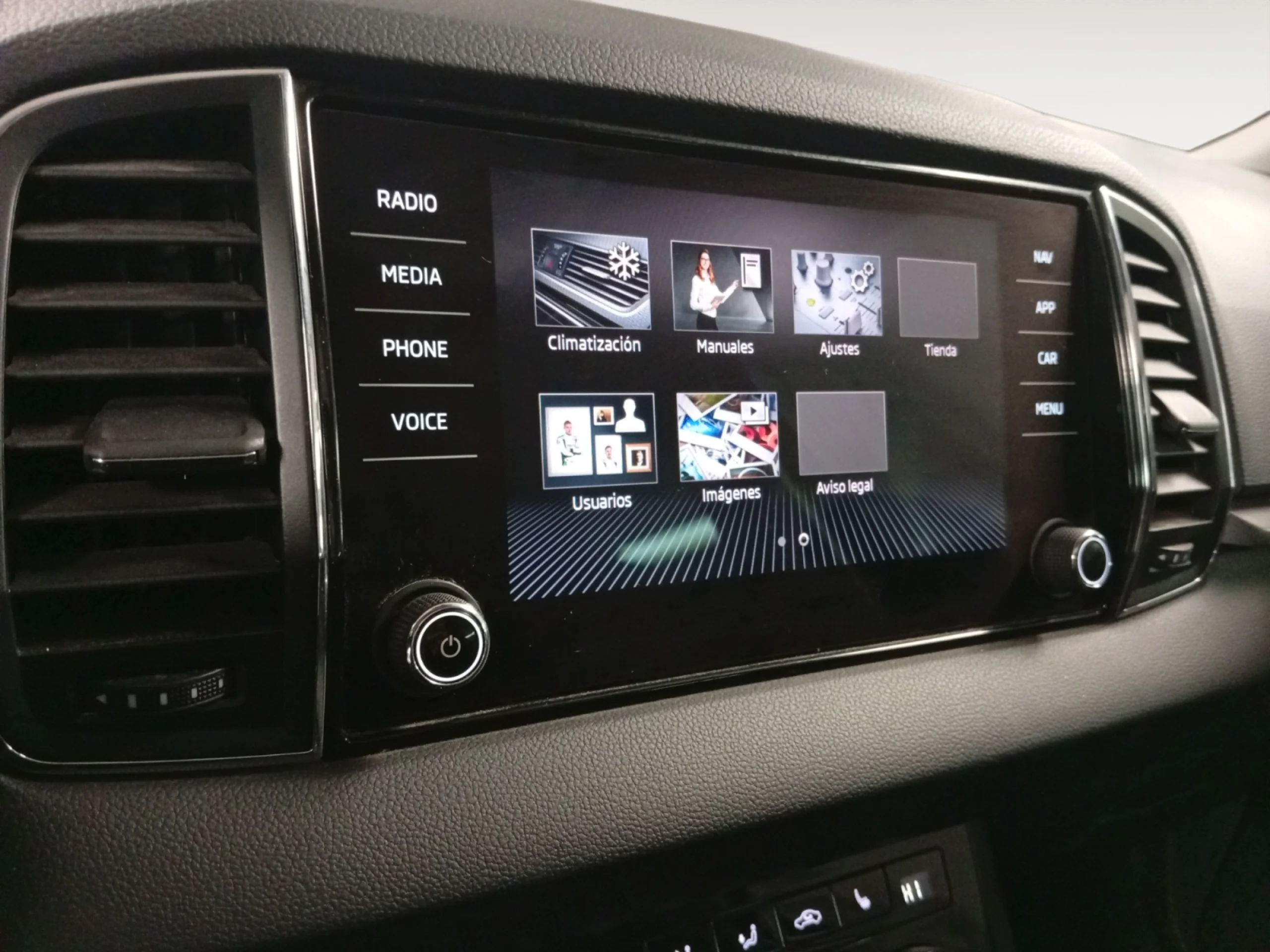 SKODA KAROQ 1.5 TSI 110KW (150CV) DSG ACT AMBITION - Foto 13