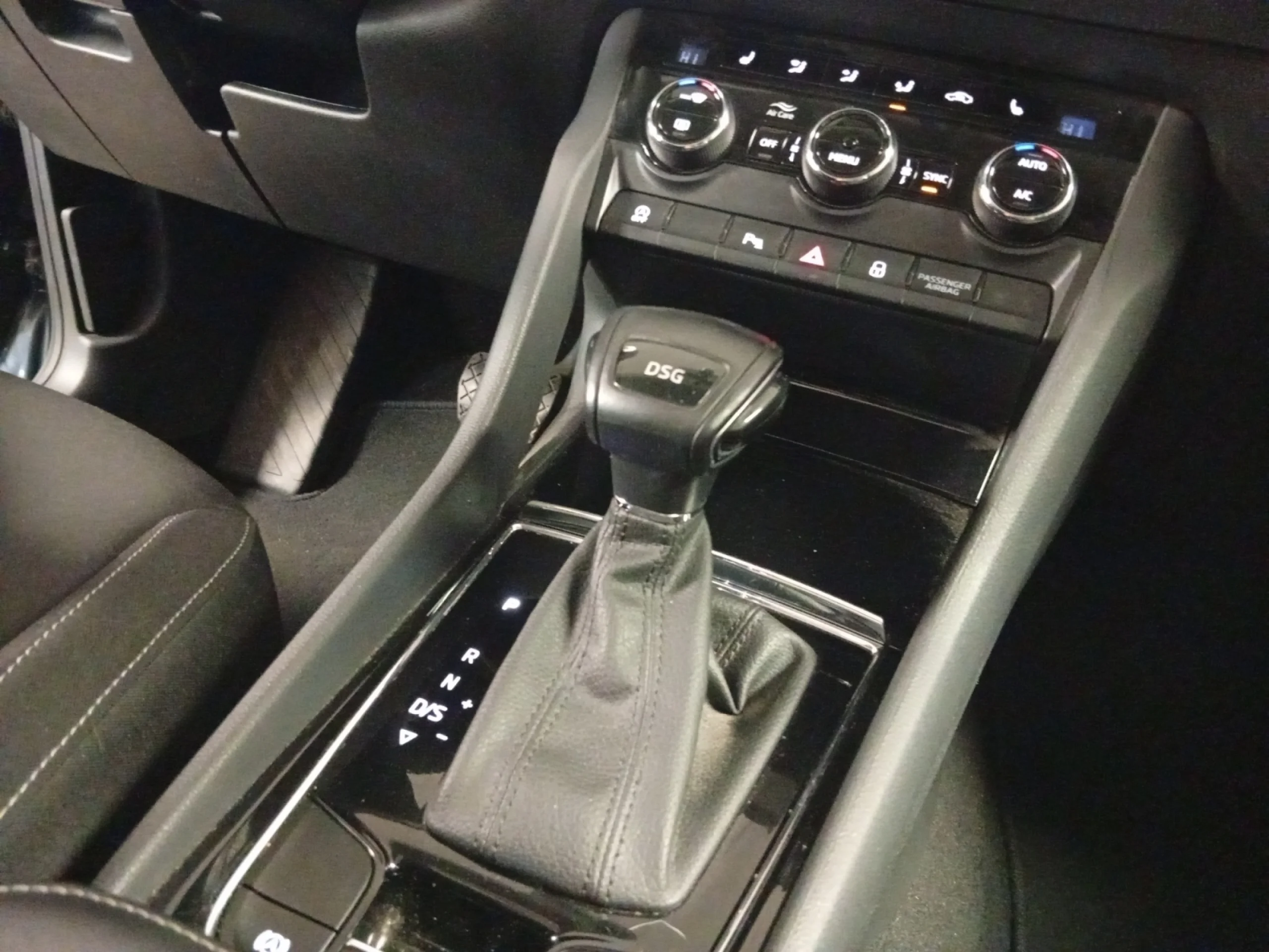 SKODA KAROQ 1.5 TSI 110KW (150CV) DSG ACT AMBITION - Foto 16