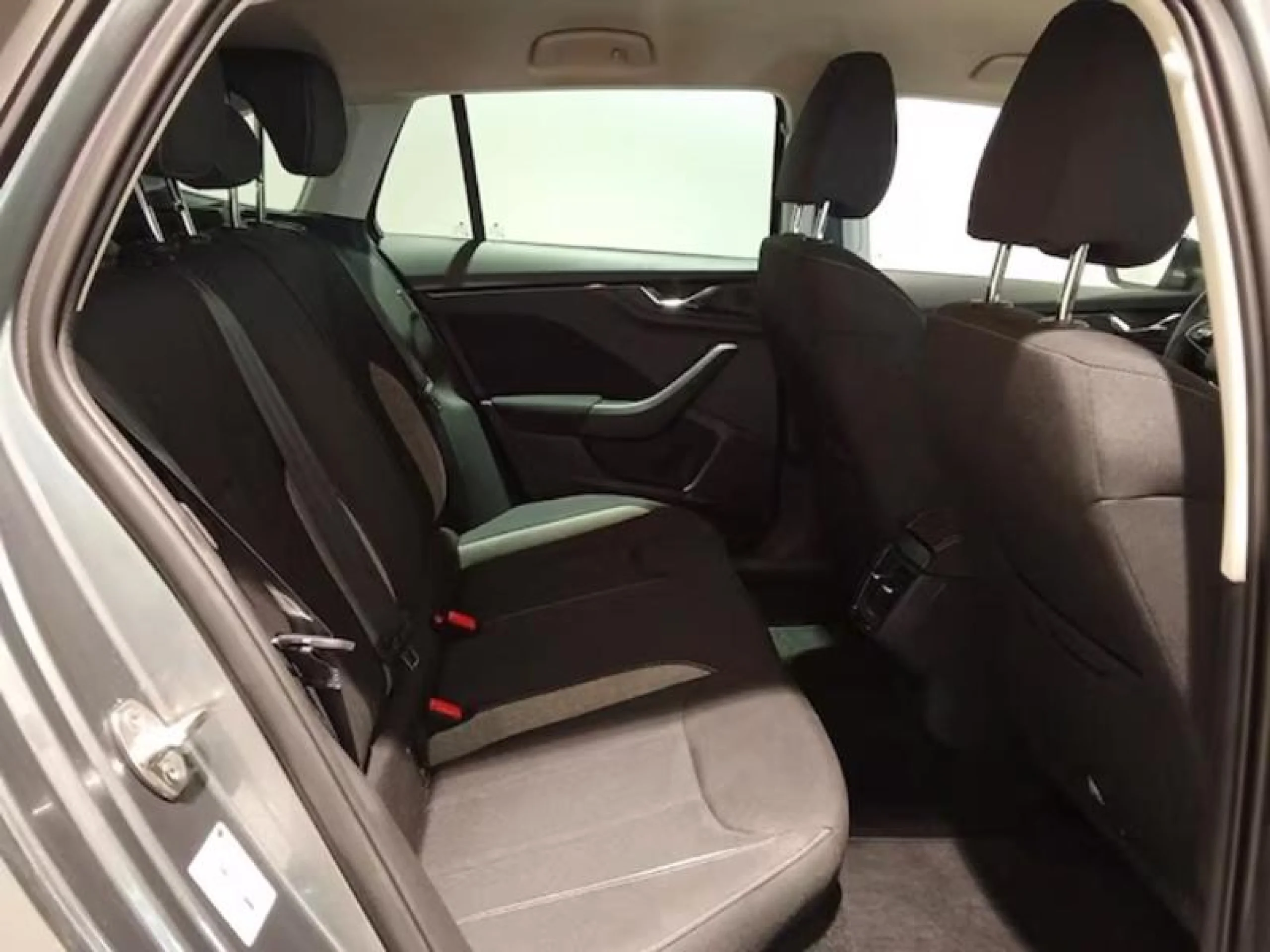 SKODA SCALA 1.0 TSI 85KW (115 CV) DSG SELECTION - Foto 6