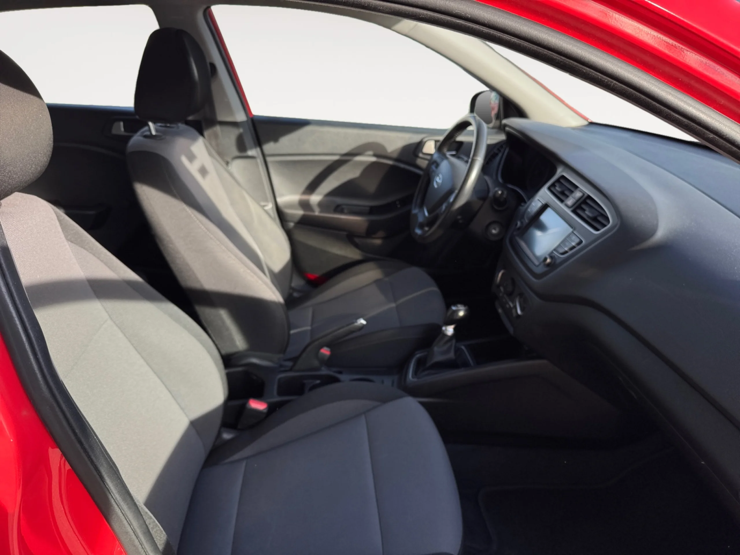 HYUNDAI I20 1.2 MPI 55KW (75CV) ESSENCE - Foto 6