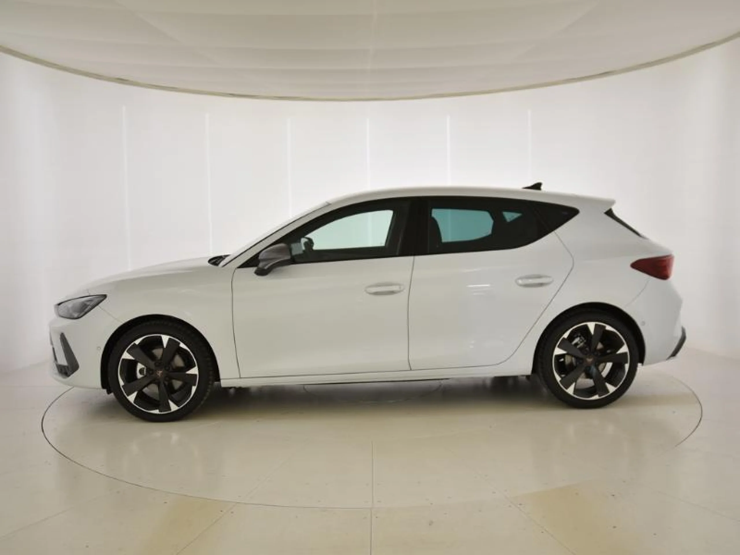 CUPRA LEON 1.5 ETSI 110KW (150CV) DSG - Foto 6