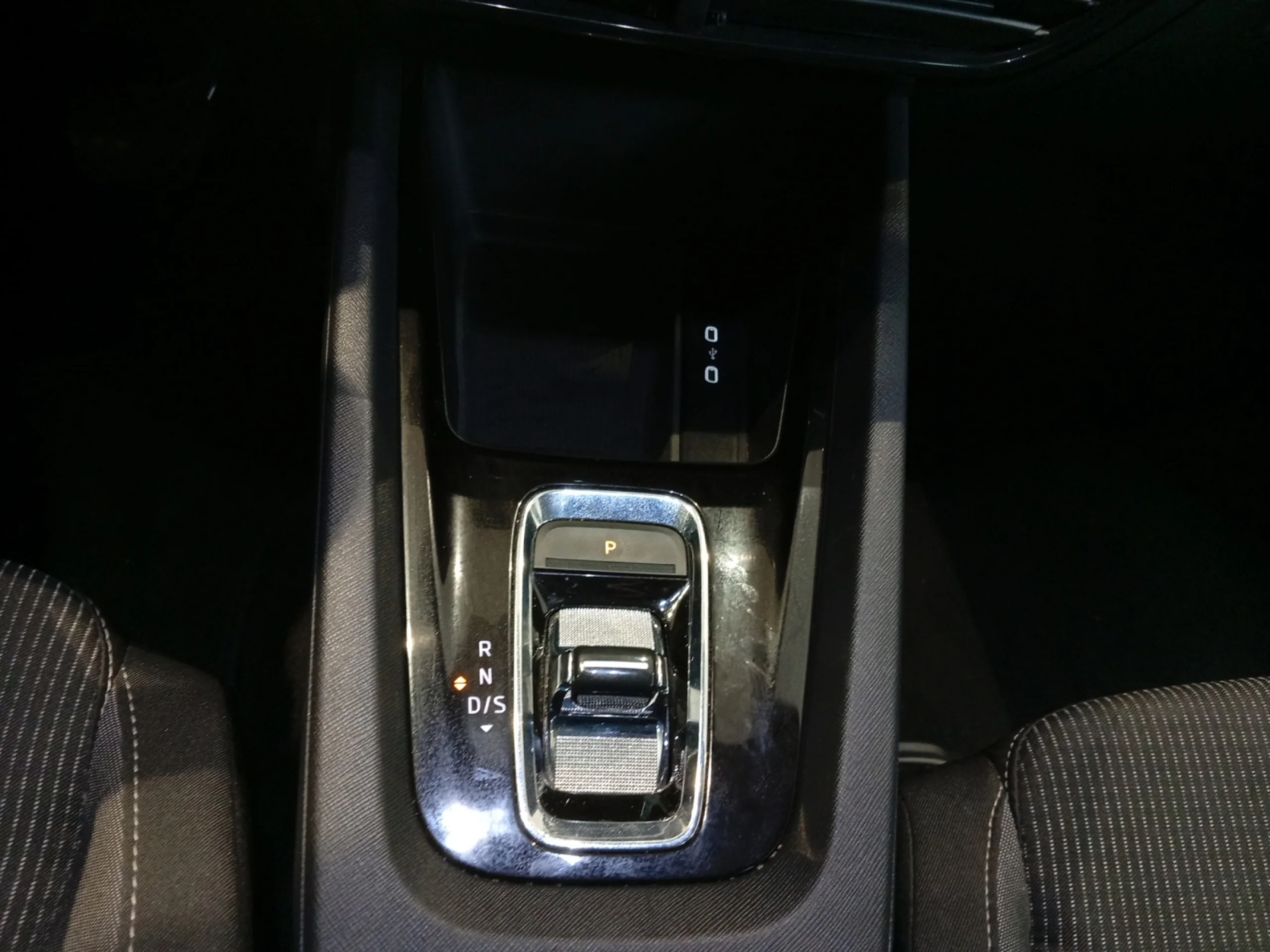 SKODA OCTAVIA COMBI 2.0 TDI 110KW(150CV) DSG AMBITION - Foto 17