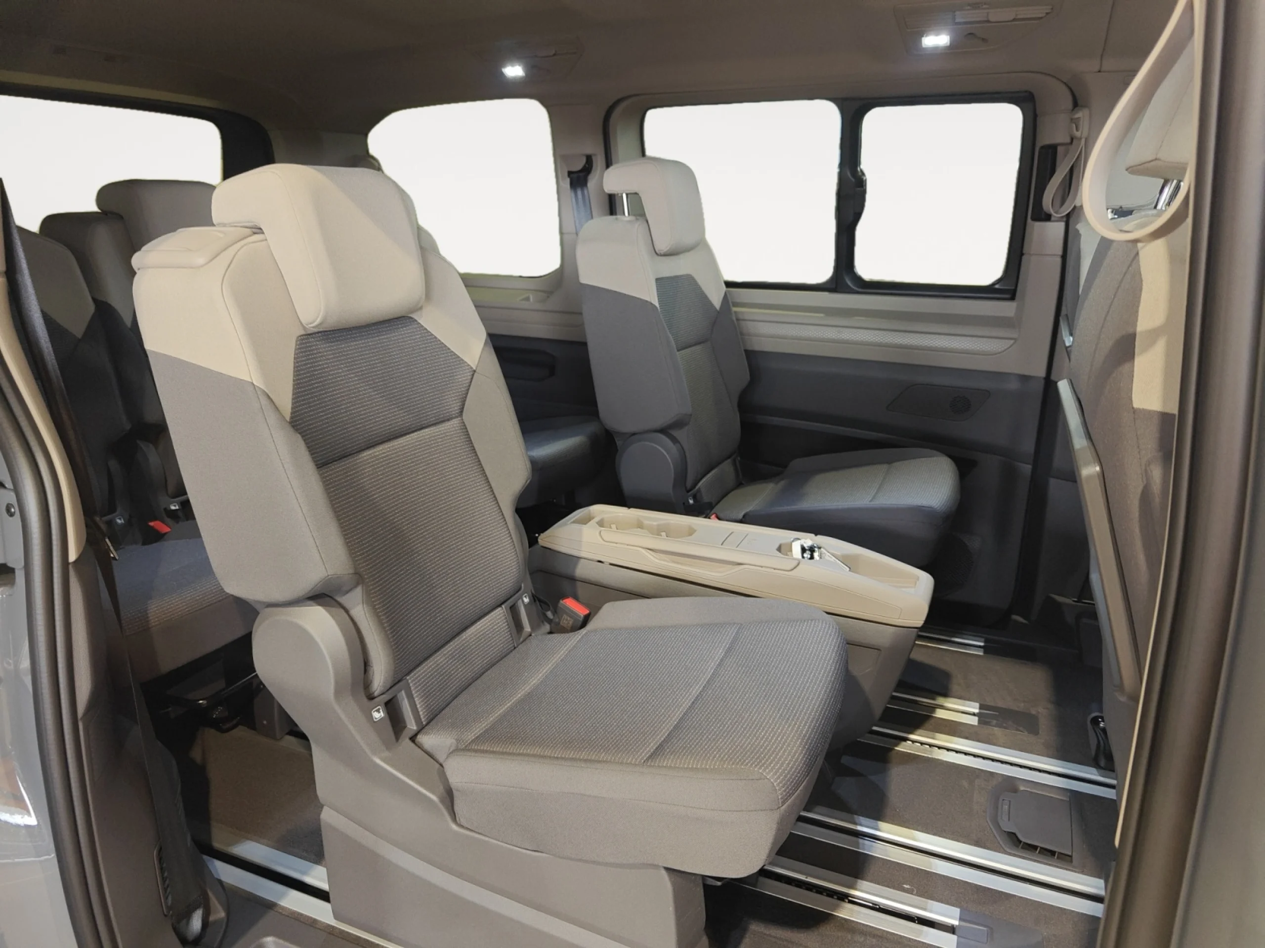 VOLKSWAGEN Multivan 1.5 EHYBRID 130 KW DSG 4M B.CORTA - Foto 6