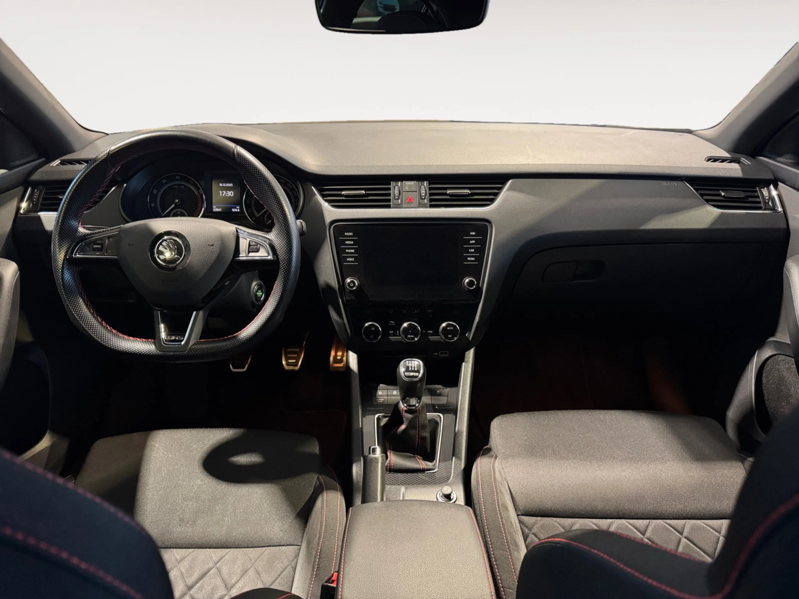 SKODA OCTAVIA 2.0 TSI 180KW (245CV) RS - Foto 4