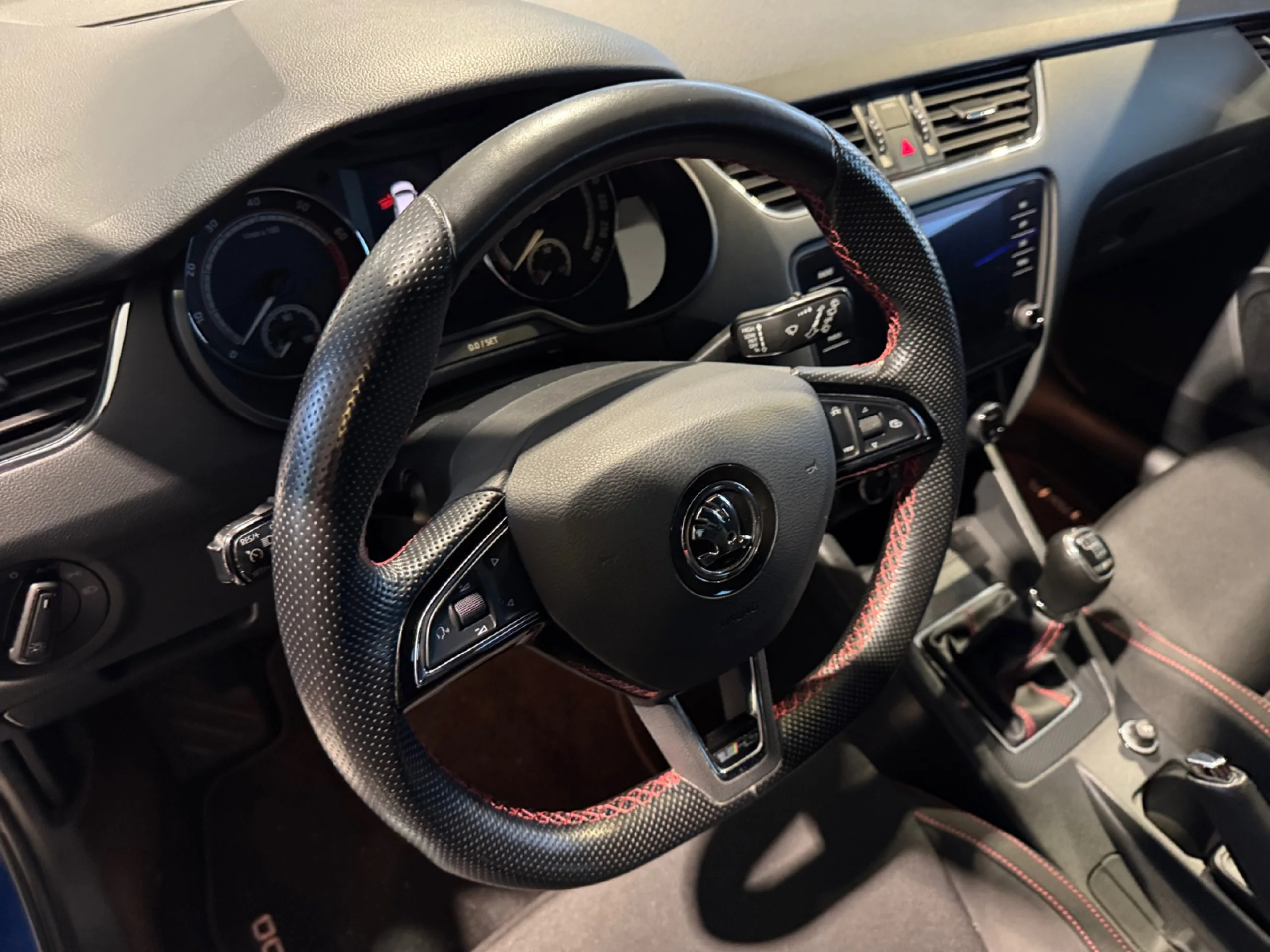 SKODA OCTAVIA 2.0 TSI 180KW (245CV) RS - Foto 9