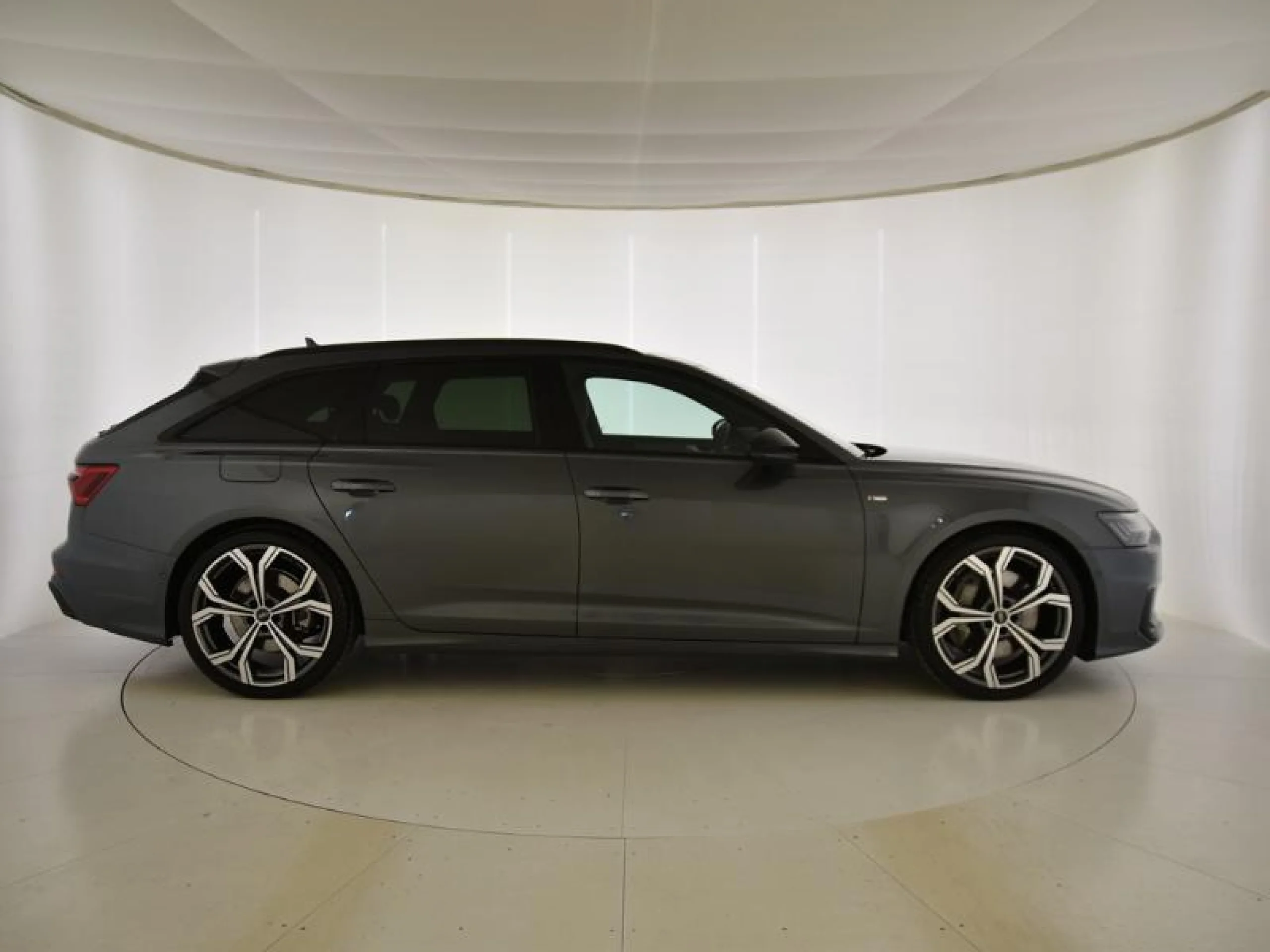 AUDI A6 AVANT 50 TFSIE QUATTRO ULTRA BLACK LINE - Foto 3