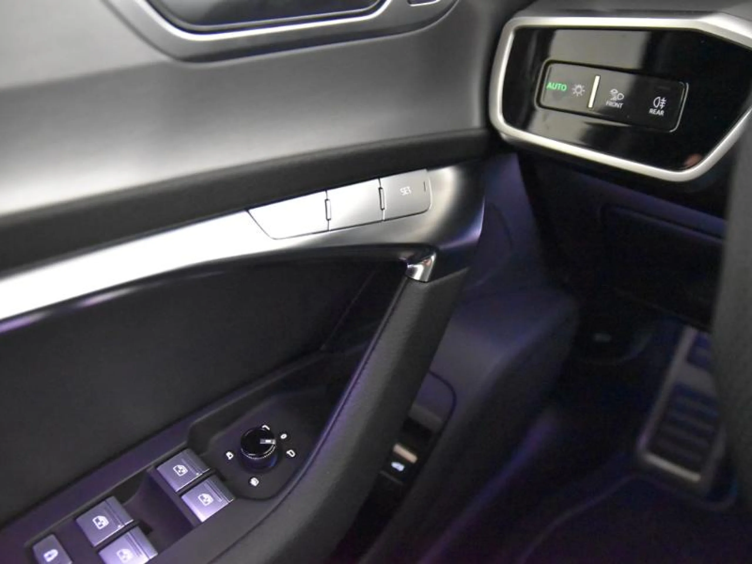 AUDI A6 AVANT 50 TFSIE QUATTRO ULTRA BLACK LINE - Foto 23