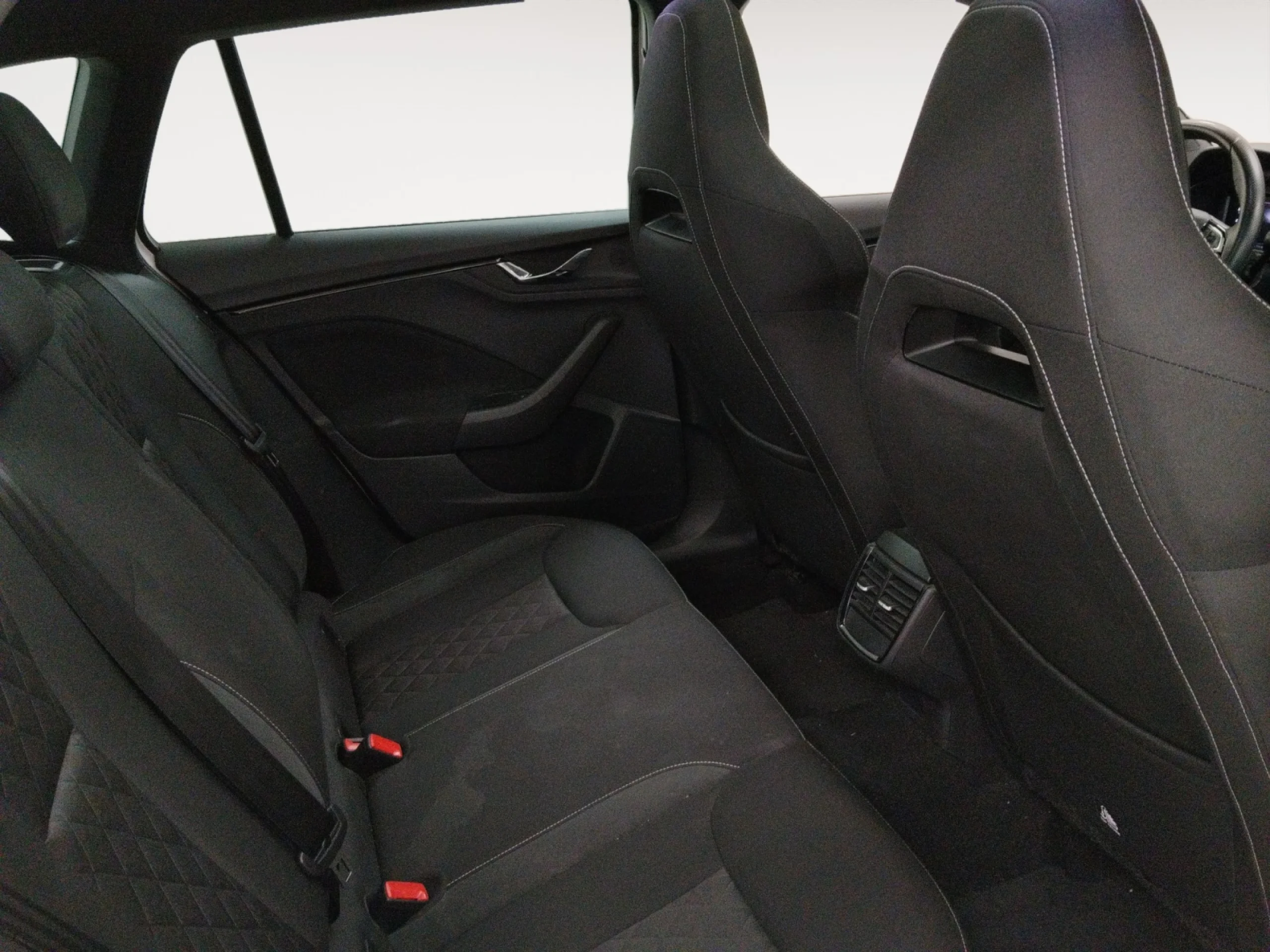 SKODA KAMIQ 1.5 TSI 110KW (150CV) SPORT - Foto 6