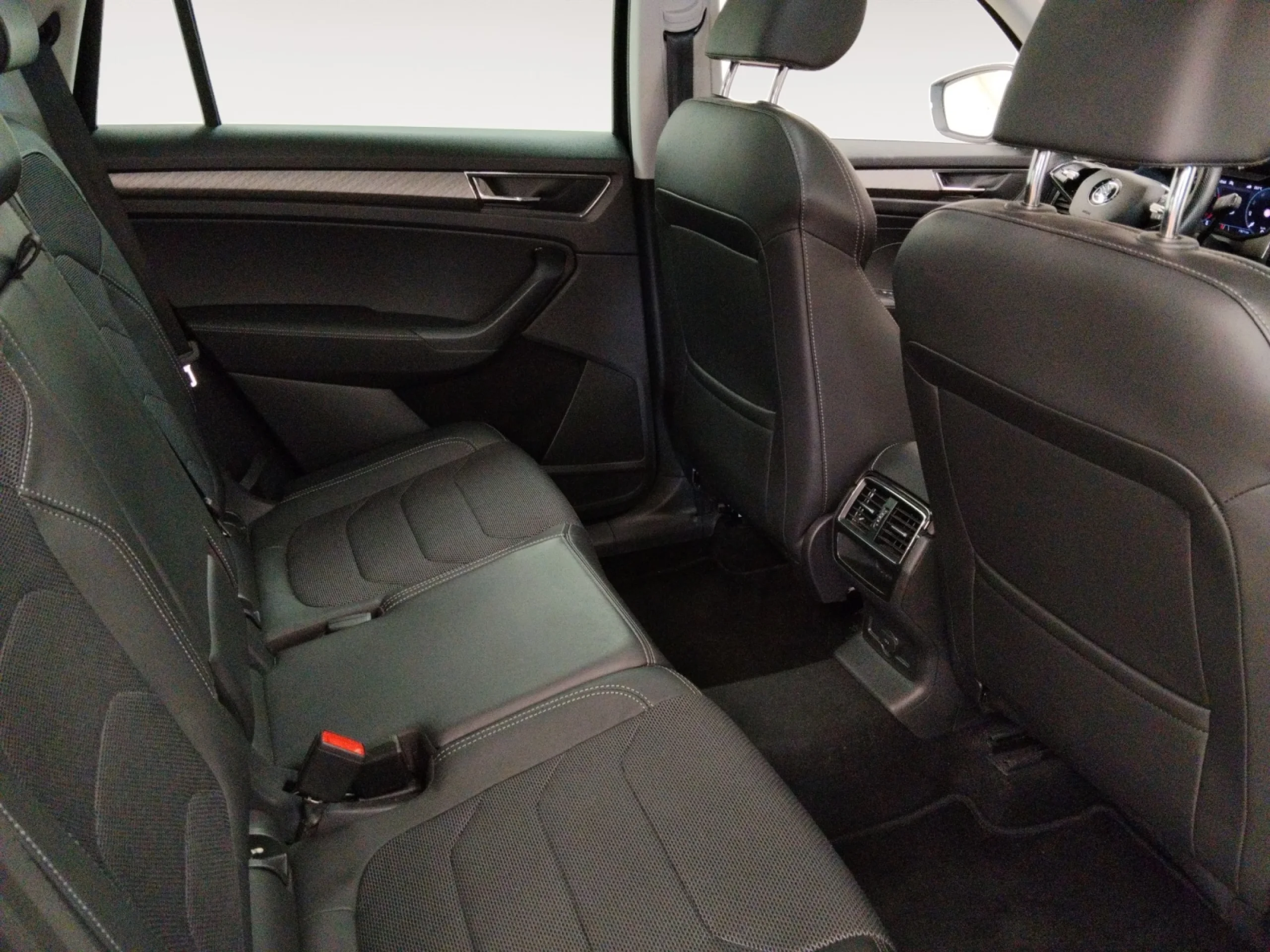SKODA KODIAQ 1.5 TSI 110KW (150CV) DSG 4X2 STYLE - Foto 6