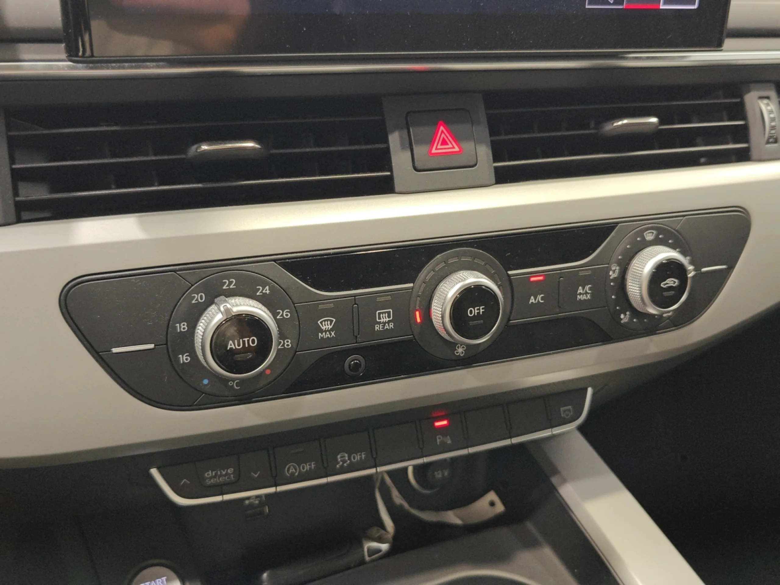 AUDI A4 ADVANCED 35 TDI 120KW (163CV) S TRONIC - Foto 20